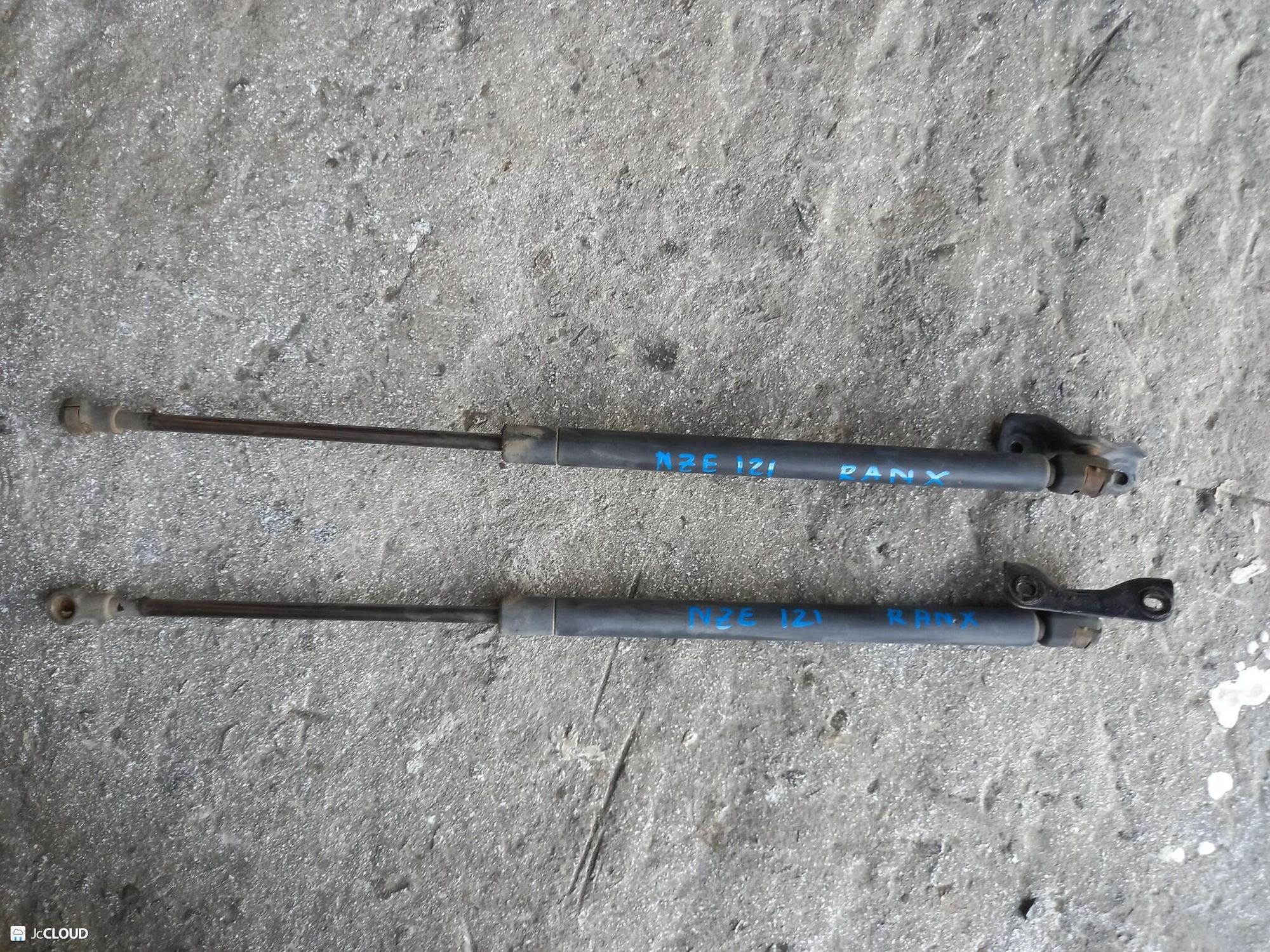 Амортизаторы крышки багажника пара TOYOTA RUNX NZE121, 4000 рублей, Невинномысск