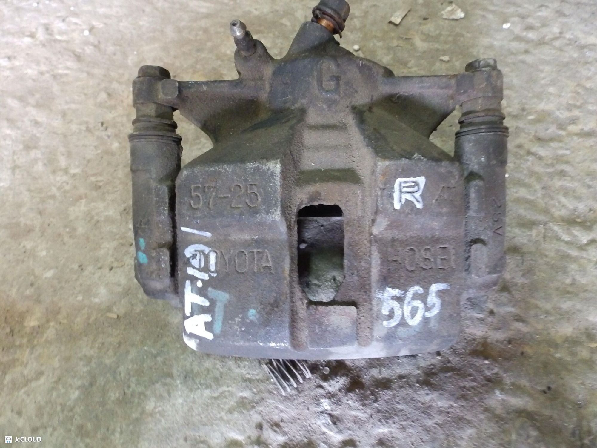 565 Суппорт тормозной передний правый TOYOTA CORONA AT191, 3000 рублей, Невинномысск