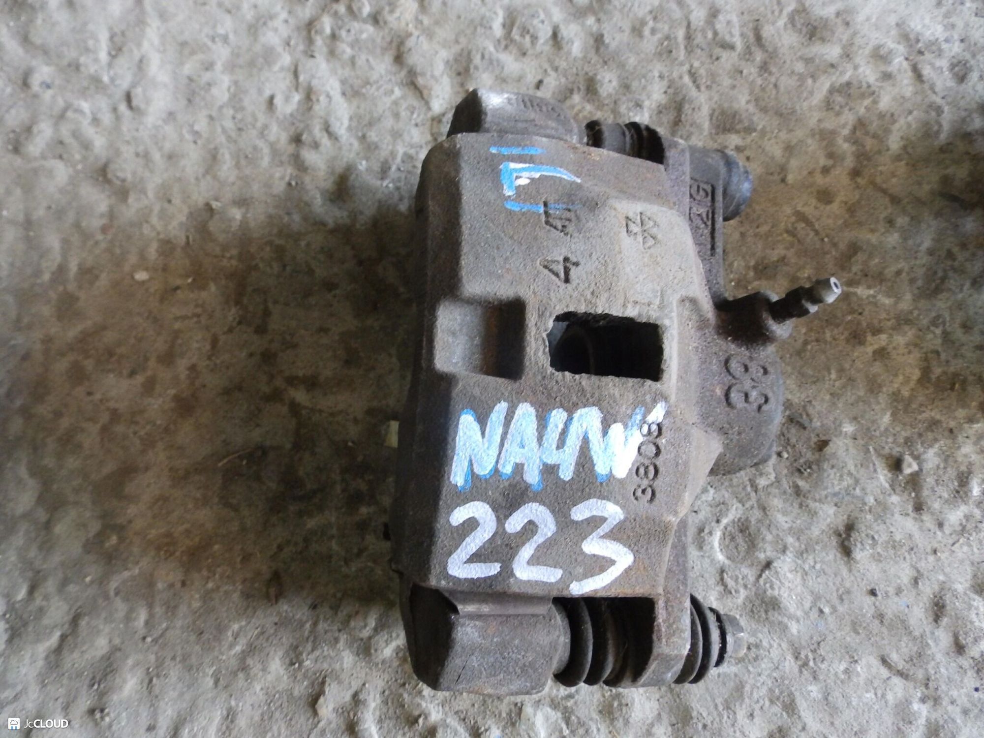 223 Суппорт тормозной передний правый MITSUBISHI GRANDIS NA4W, 2500 рублей, Невинномысск