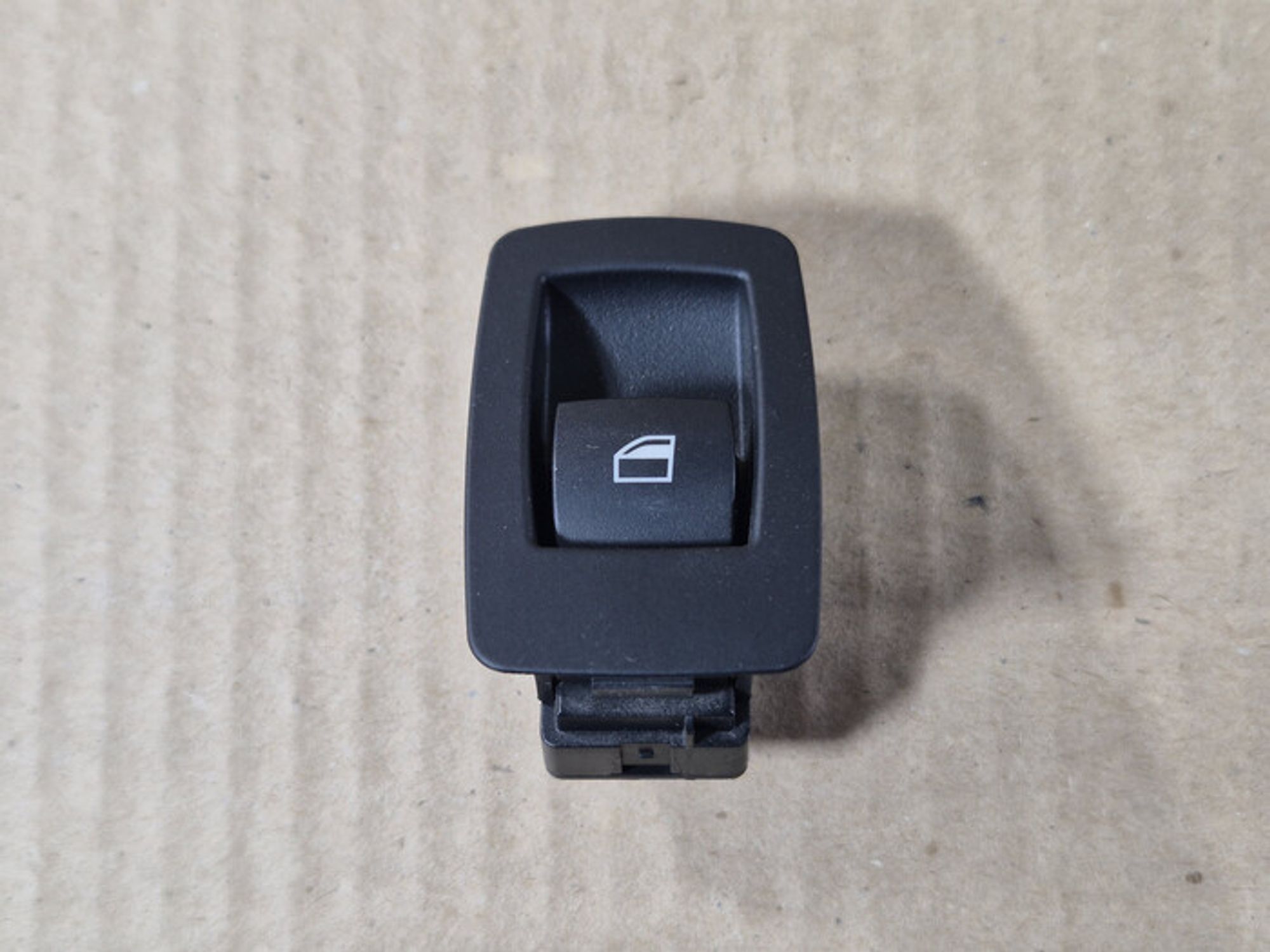 https://ycs.partsauto.market/partsauto-images/thmbs/78ee0fb3787e2dce013ed29fc8a1120c/0c94355f8c2a9ecc6b69d41828a886ed/c3b9c1f8ea7d440952e9d150f33004d2.jpg