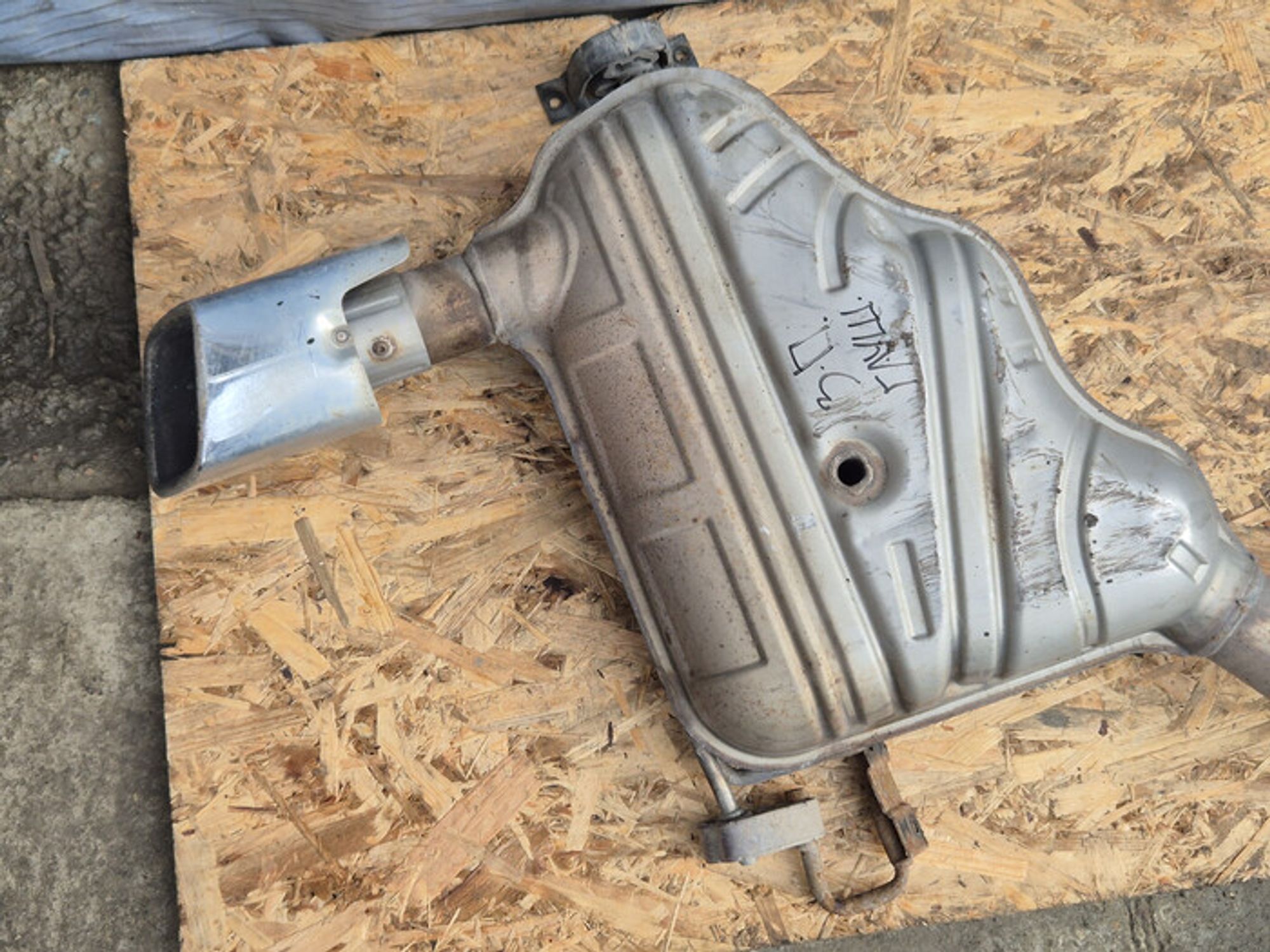 https://ycs.partsauto.market/partsauto-images/thmbs/78ee0fb3787e2dce013ed29fc8a1120c/0dc96be201bd84a2c9e80c66ec14cd54/142b5b783243ebdc7bd57427d37fb042.jpg
