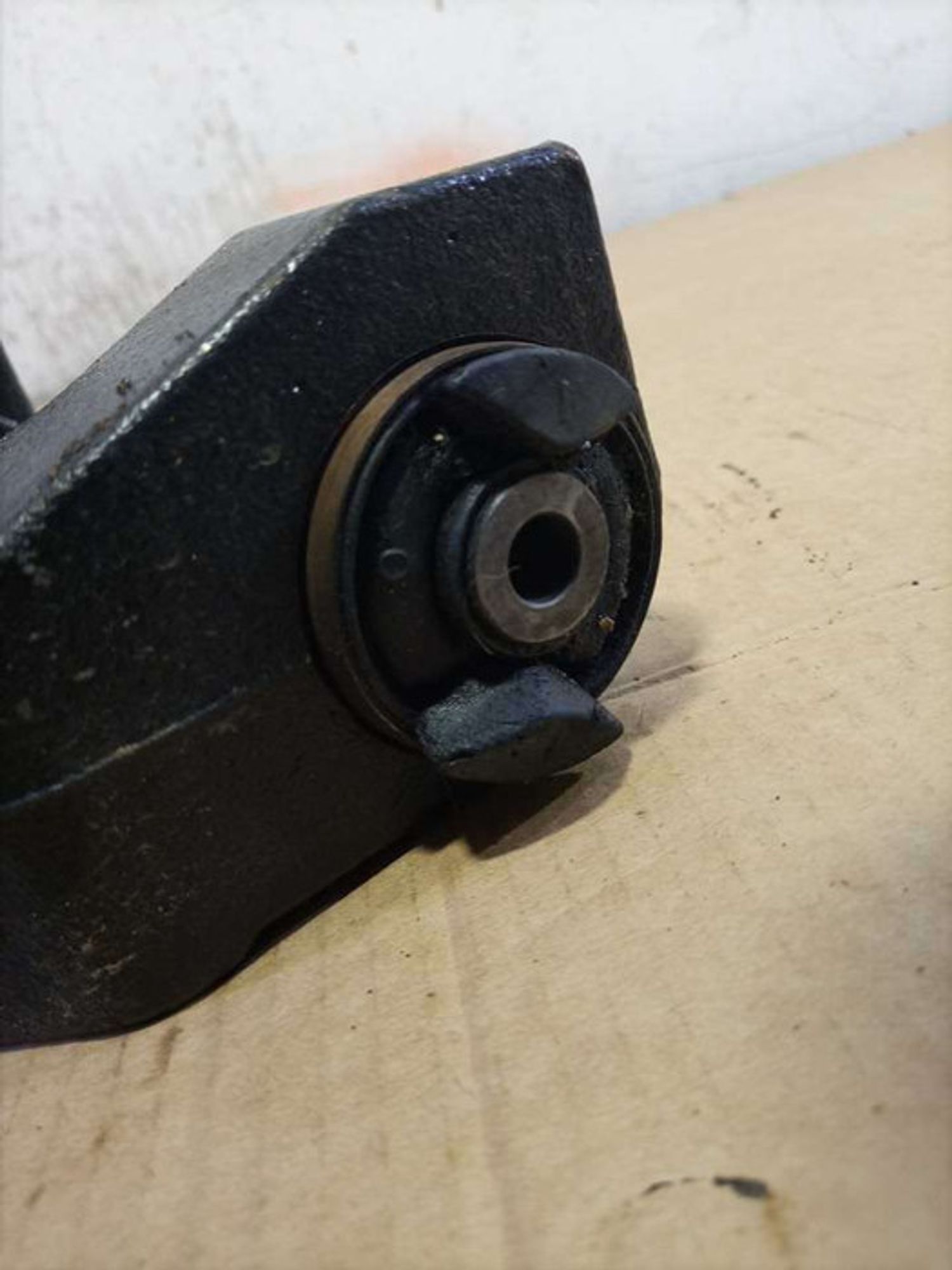 https://ycs.partsauto.market/partsauto-images/thmbs/78ee0fb3787e2dce013ed29fc8a1120c/15c4c46681c4a276aaea9c1481d7b31f/079aae587f27e32f4206489b740b4c32.jpg