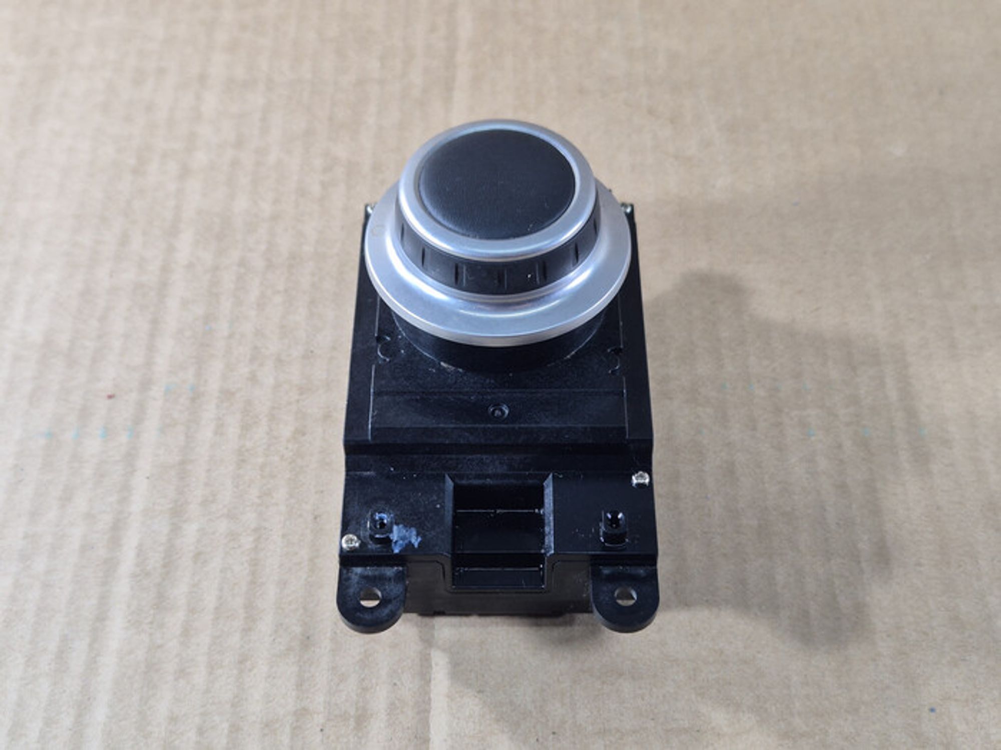 https://ycs.partsauto.market/partsauto-images/thmbs/78ee0fb3787e2dce013ed29fc8a1120c/1d3c28da4f17408ab8f6d7c68d69dfd3/0708d8bda3525d4cd2e1bdcbb3390332.jpg