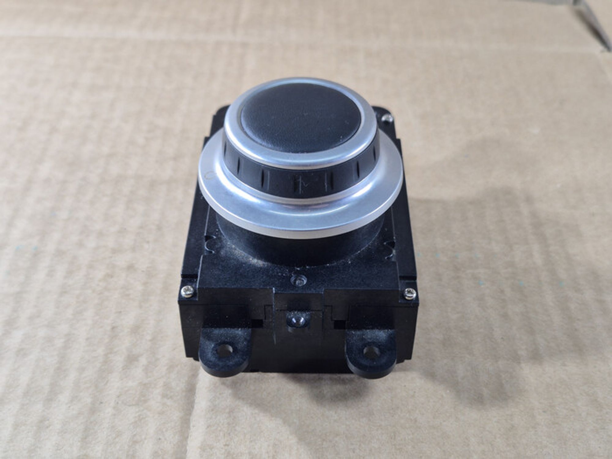 https://ycs.partsauto.market/partsauto-images/thmbs/78ee0fb3787e2dce013ed29fc8a1120c/1d3c28da4f17408ab8f6d7c68d69dfd3/ec96407e6ea58247663890e6350f4a9c.jpg