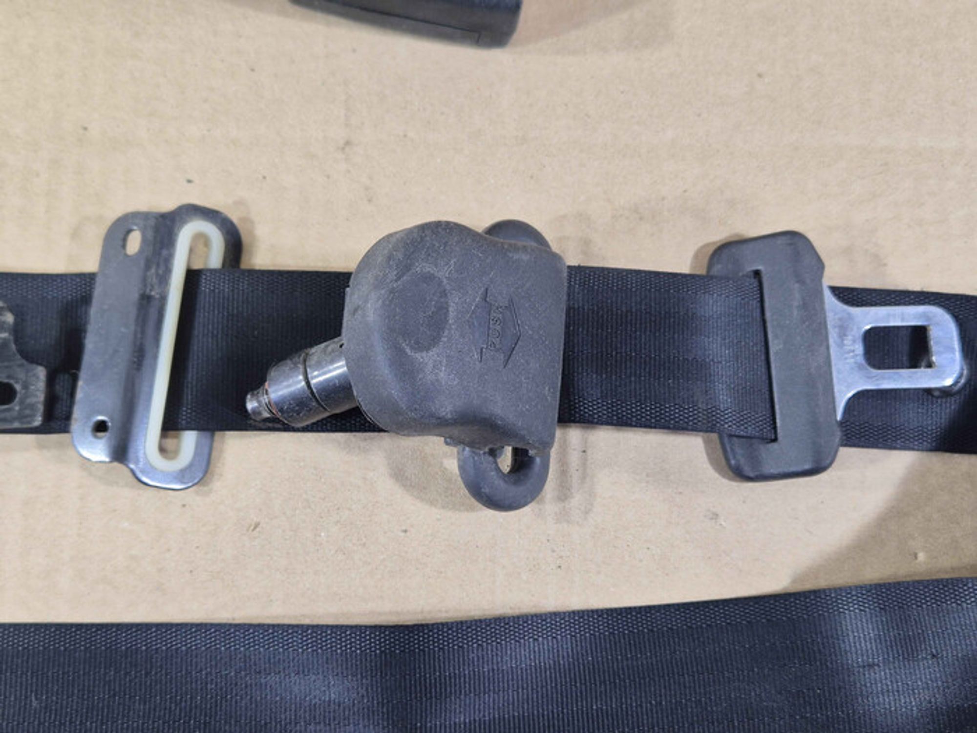 https://ycs.partsauto.market/partsauto-images/thmbs/78ee0fb3787e2dce013ed29fc8a1120c/1fcdea4a92f9261dda61ca7dbd54188a/2858e4f26936dc17ea75f25651dff42b.jpg