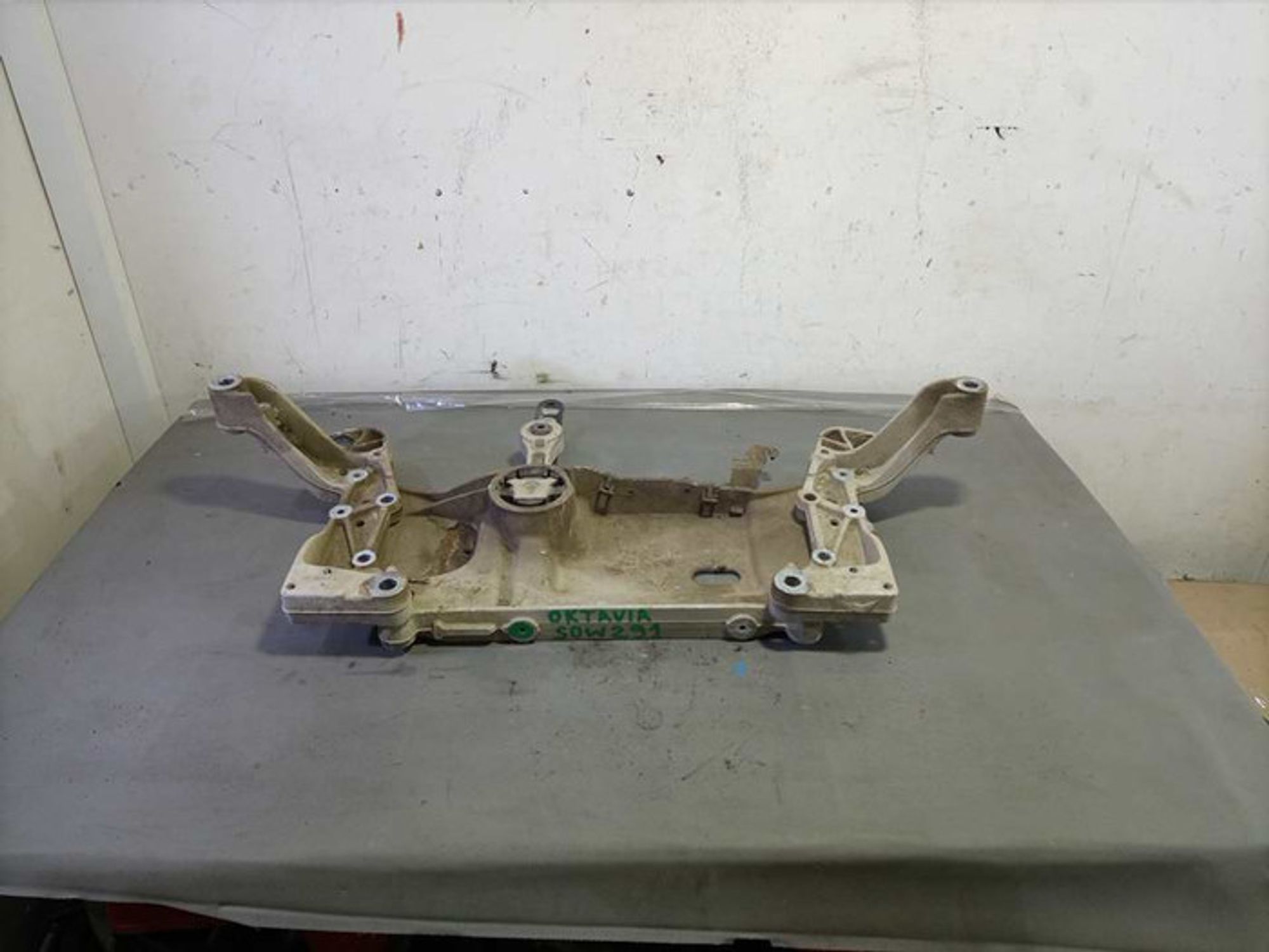 https://ycs.partsauto.market/partsauto-images/thmbs/78ee0fb3787e2dce013ed29fc8a1120c/26bedb19004bc17c437f3586b3614ecd/087f46ecd8fb2c39da969d575c9d09f2.jpg