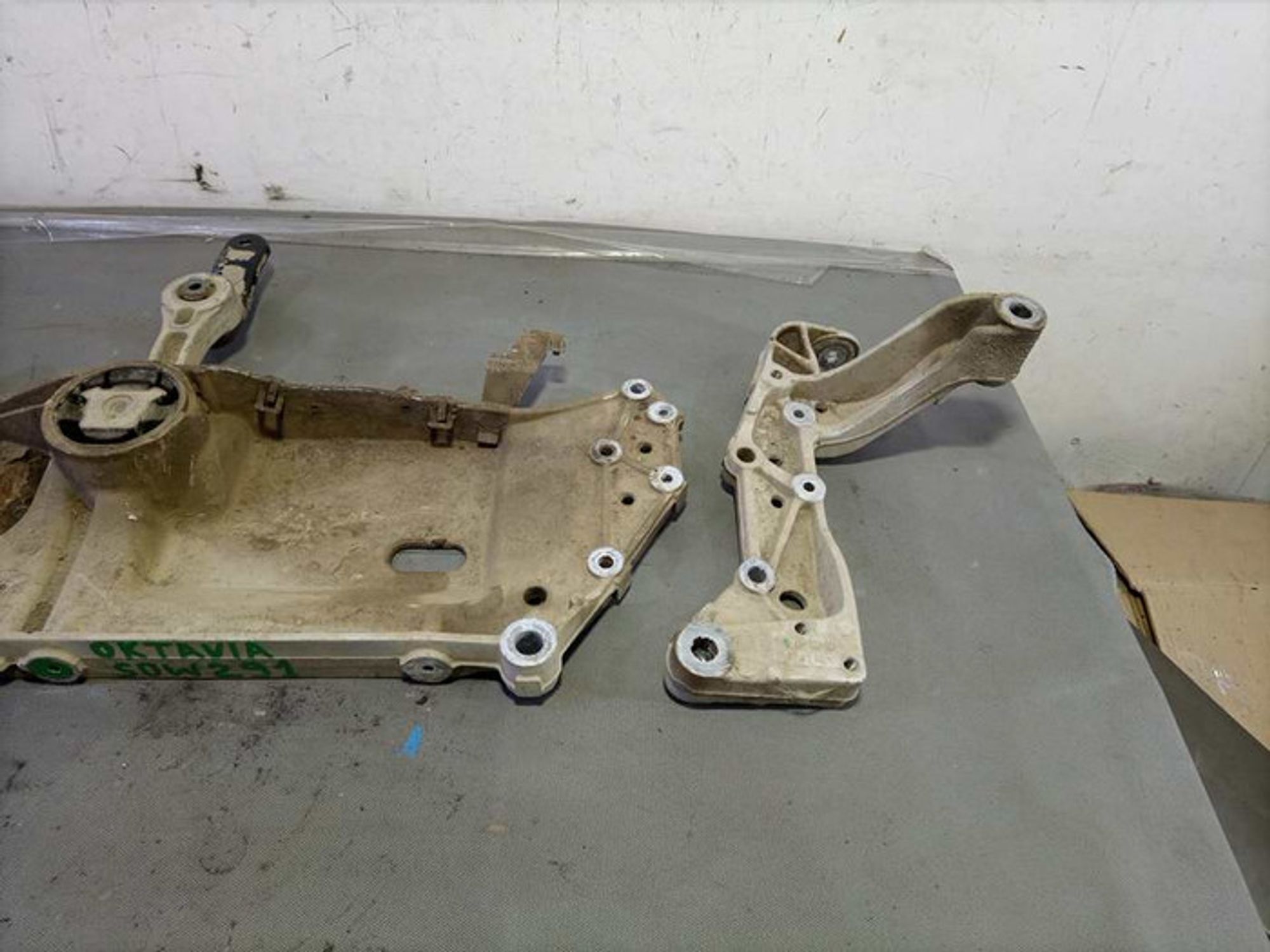 https://ycs.partsauto.market/partsauto-images/thmbs/78ee0fb3787e2dce013ed29fc8a1120c/26bedb19004bc17c437f3586b3614ecd/374ceecbaeb5d86eccad2c5428b08c8e.jpg