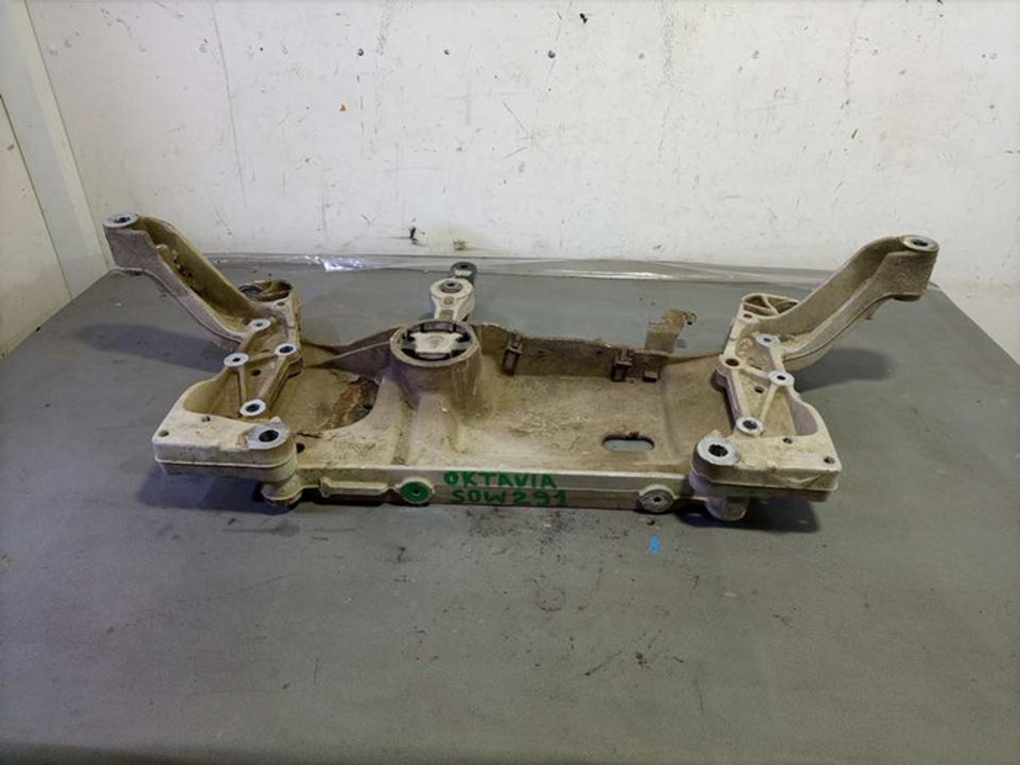 https://ycs.partsauto.market/partsauto-images/thmbs/78ee0fb3787e2dce013ed29fc8a1120c/26bedb19004bc17c437f3586b3614ecd/37763bea76f532592c32eb8d6073abb7.jpg