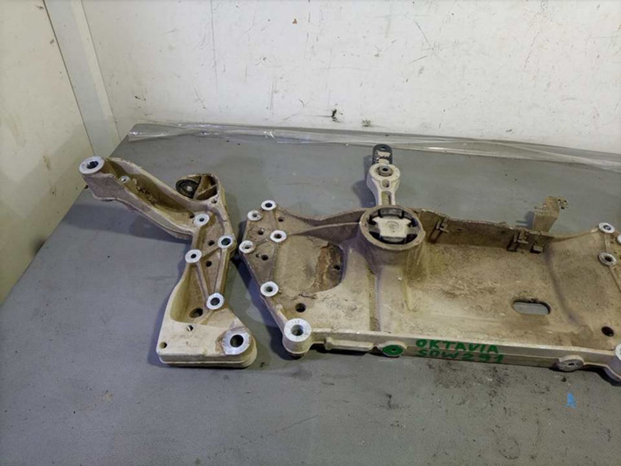 https://ycs.partsauto.market/partsauto-images/thmbs/78ee0fb3787e2dce013ed29fc8a1120c/26bedb19004bc17c437f3586b3614ecd/b3f354113edb2330f74dac831fe6a7e9.jpg