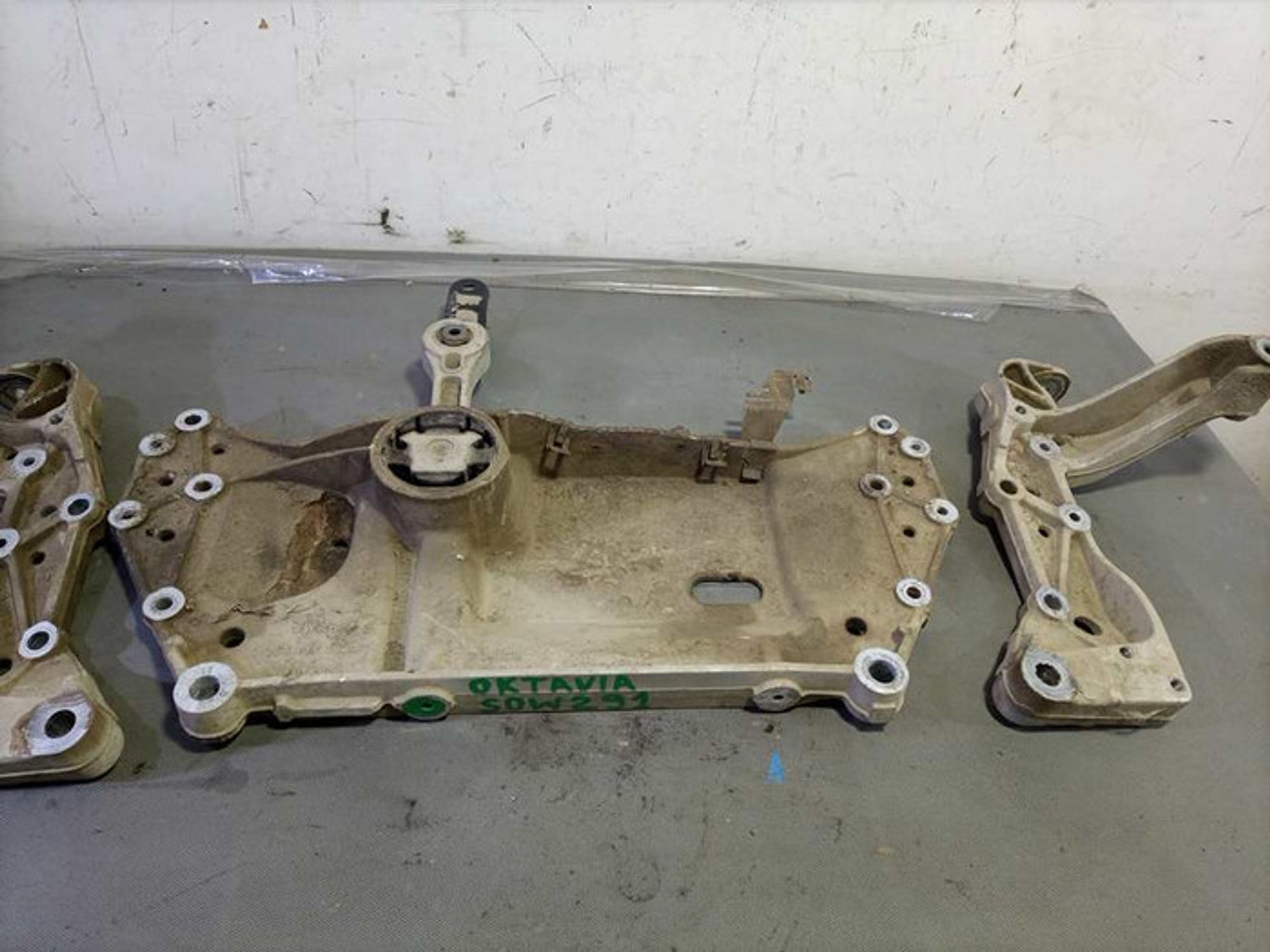 https://ycs.partsauto.market/partsauto-images/thmbs/78ee0fb3787e2dce013ed29fc8a1120c/26bedb19004bc17c437f3586b3614ecd/f18deffac6ee931bbbe3d95493daa385.jpg