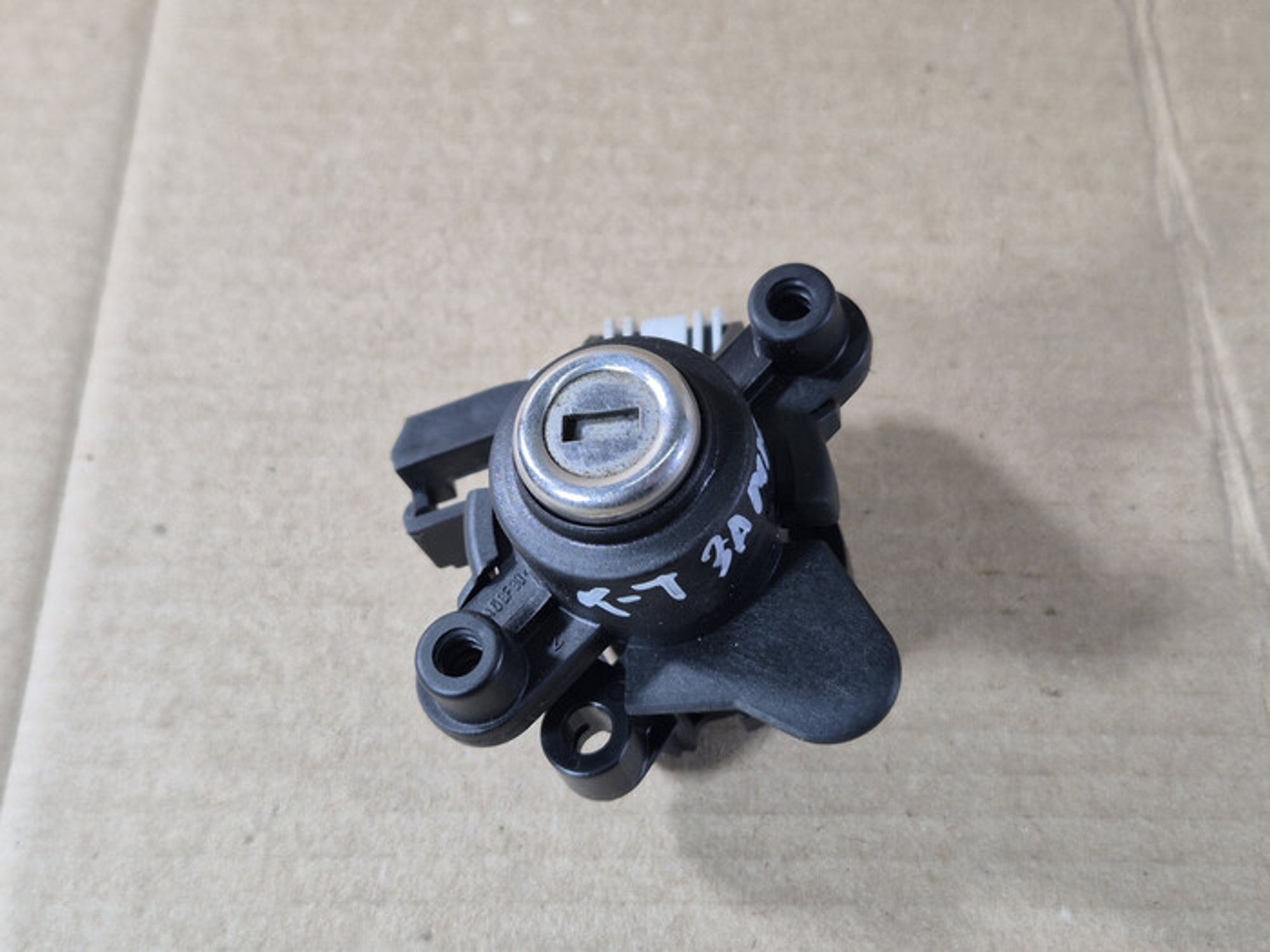 https://ycs.partsauto.market/partsauto-images/thmbs/78ee0fb3787e2dce013ed29fc8a1120c/3520fed7c36d984998b45478f1c824a5/da21398004b5b923dd8e7df5dec80a08.jpg