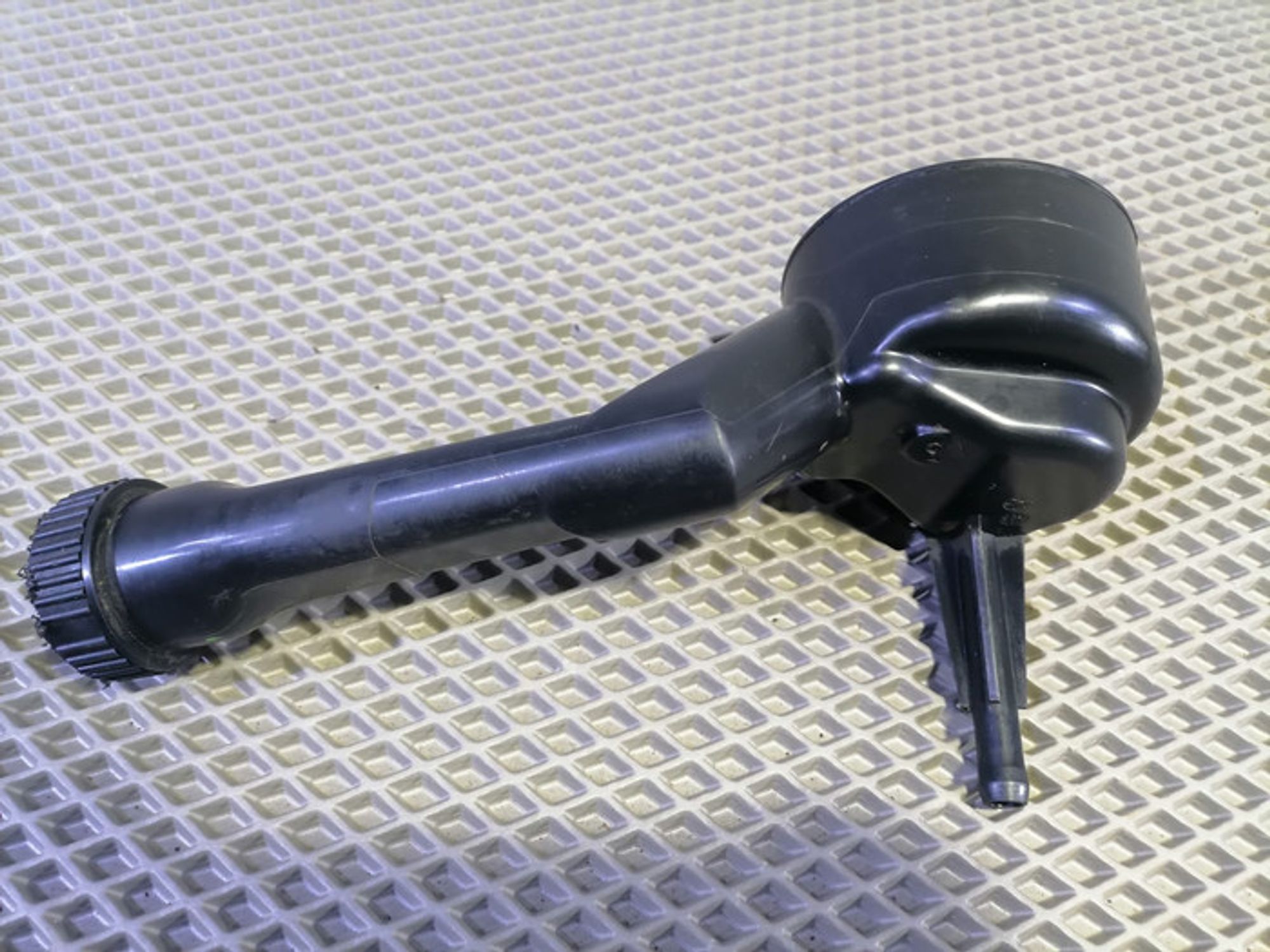 https://ycs.partsauto.market/partsauto-images/thmbs/78ee0fb3787e2dce013ed29fc8a1120c/47c45f758b2bf60a65b23af921da882a/ff6f43e6b1e36d83ad03f197879d8e37.jpg
