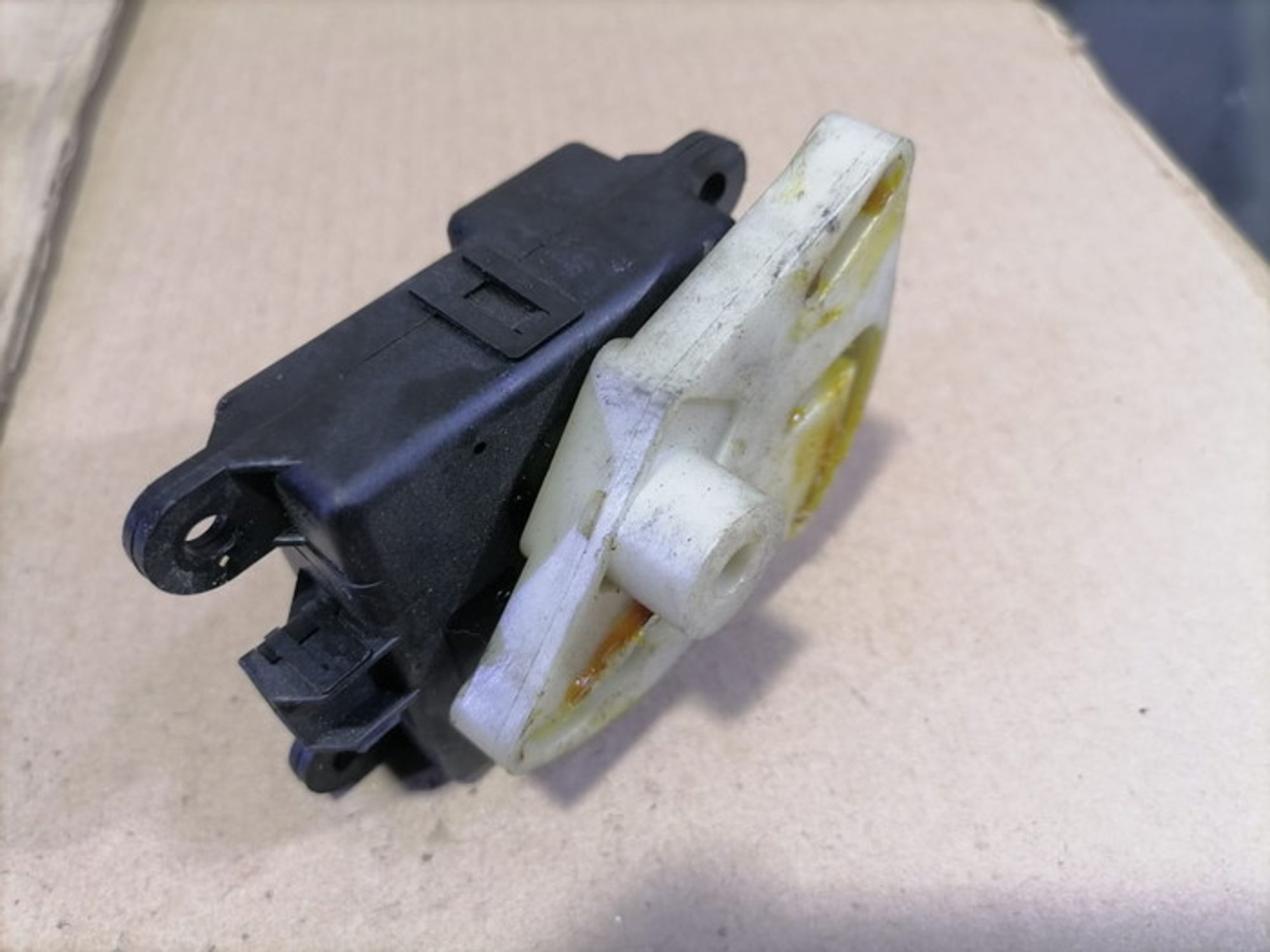 https://ycs.partsauto.market/partsauto-images/thmbs/78ee0fb3787e2dce013ed29fc8a1120c/4ad06734dc31c15cacce43070c088ccc/908e5fb13a41666f4e9d2596de338af5.jpg