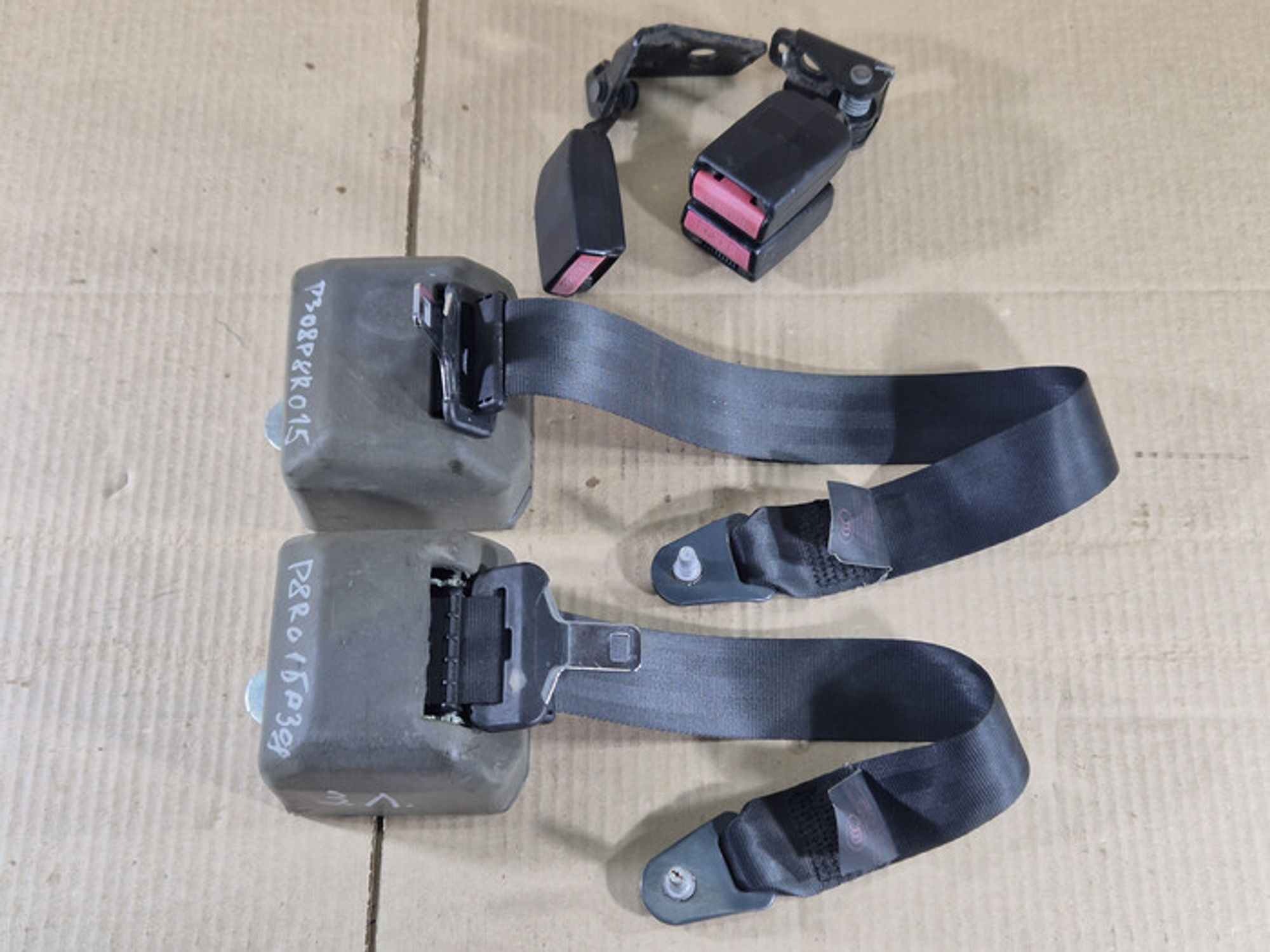 https://ycs.partsauto.market/partsauto-images/thmbs/78ee0fb3787e2dce013ed29fc8a1120c/51e2f3239729bda5aecc146a200de5f0/d0aababb63275cbe59adffabbdd535f7.jpg