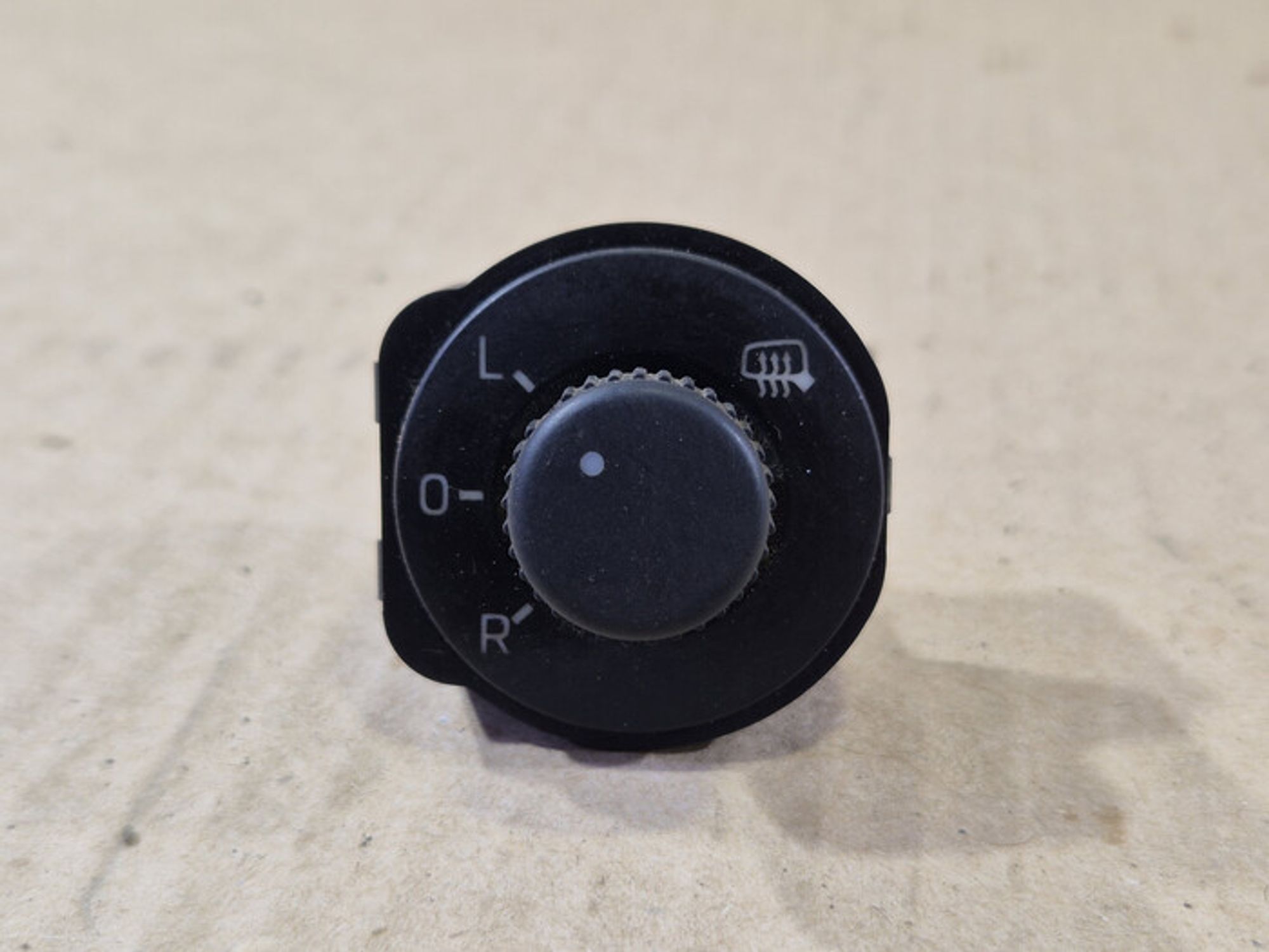 https://ycs.partsauto.market/partsauto-images/thmbs/78ee0fb3787e2dce013ed29fc8a1120c/522643fddaa3768f1adc312ad7e286ff/db91a182b1c91dbc78c419671722f9bb.jpg
