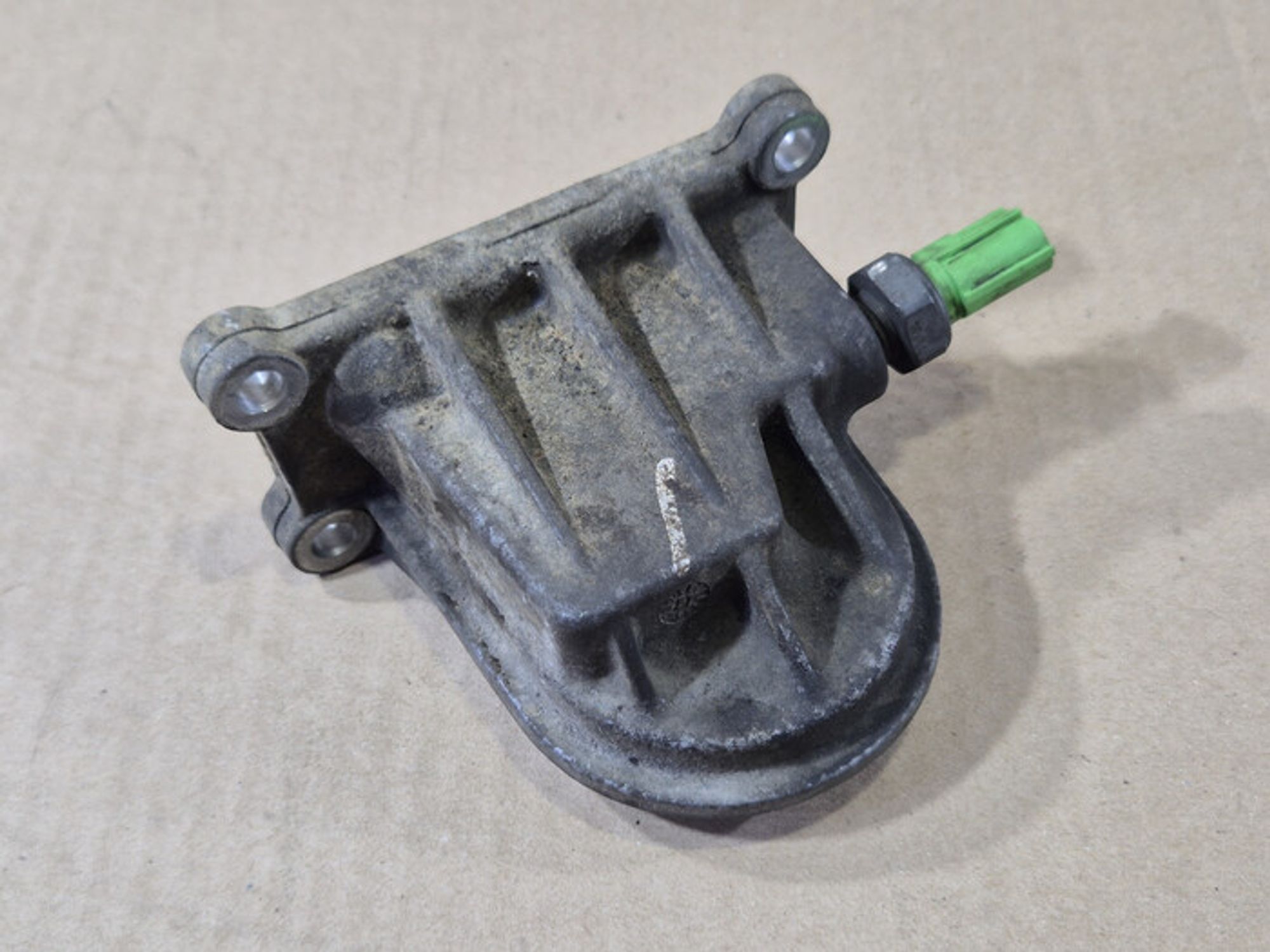 https://ycs.partsauto.market/partsauto-images/thmbs/78ee0fb3787e2dce013ed29fc8a1120c/53d24f97866c4dc700c49ceaadc5772a/4d4c6323f9d15ca9a7c1a43890cb76e5.jpg