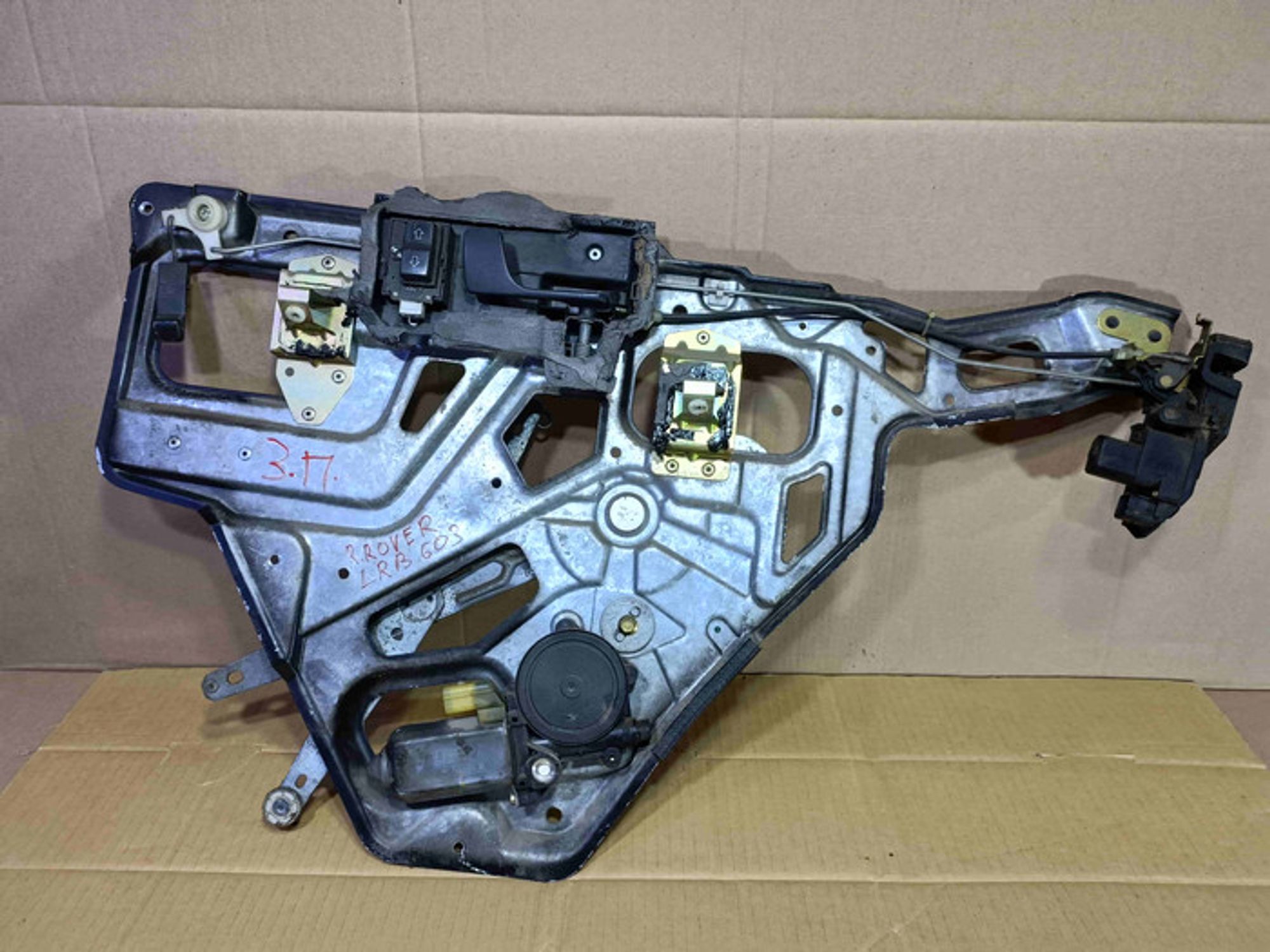 https://ycs.partsauto.market/partsauto-images/thmbs/78ee0fb3787e2dce013ed29fc8a1120c/5e7c02ea1df32ee136c1fde7bba26b36/ce39107979d5c7d2a34c01d8a8ac869e.jpg
