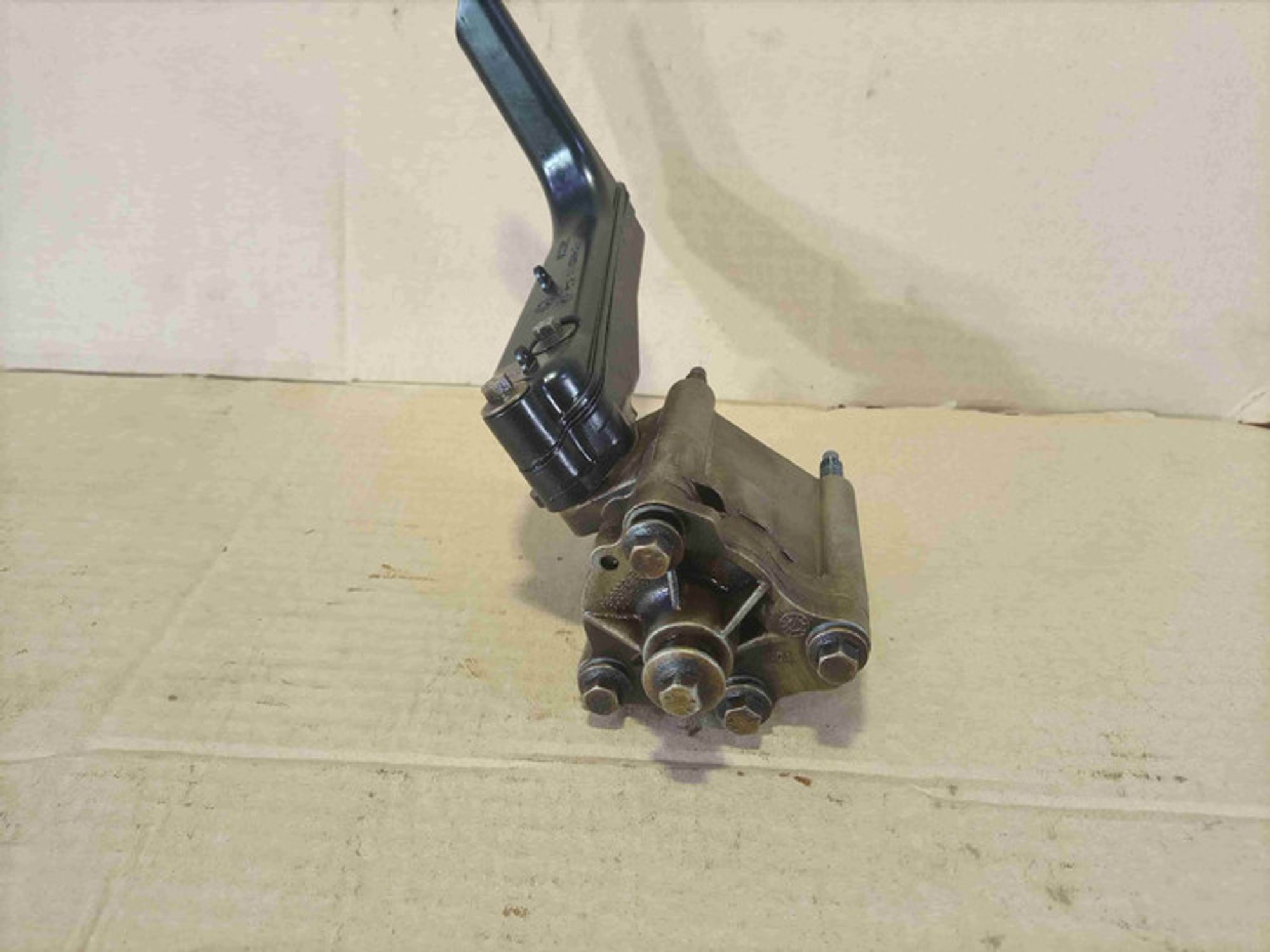 https://ycs.partsauto.market/partsauto-images/thmbs/78ee0fb3787e2dce013ed29fc8a1120c/6389bc7e04bbb3b1eec28c5527904bc3/02d591779a397bff84b8603d3c79532e.jpg