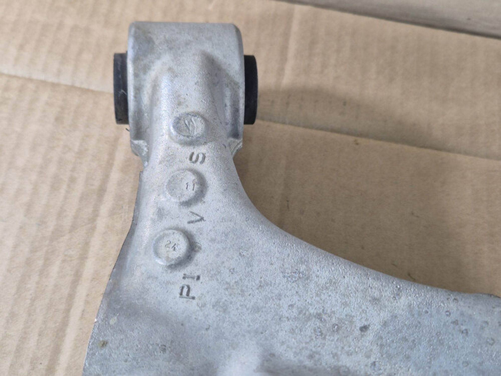 https://ycs.partsauto.market/partsauto-images/thmbs/78ee0fb3787e2dce013ed29fc8a1120c/6638bcfd8a303f3941737b28282babe4/f8cbe1e44f3c3ff801fc7f1f4a70a779.jpg