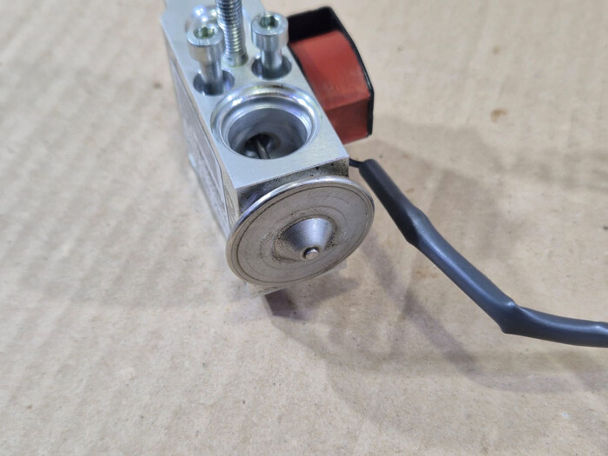 https://ycs.partsauto.market/partsauto-images/thmbs/78ee0fb3787e2dce013ed29fc8a1120c/6f7bd8ec5c7bdf09675a30f73f8eaea8/3fa1c83f7562eff09378527f87eeae8b.jpg