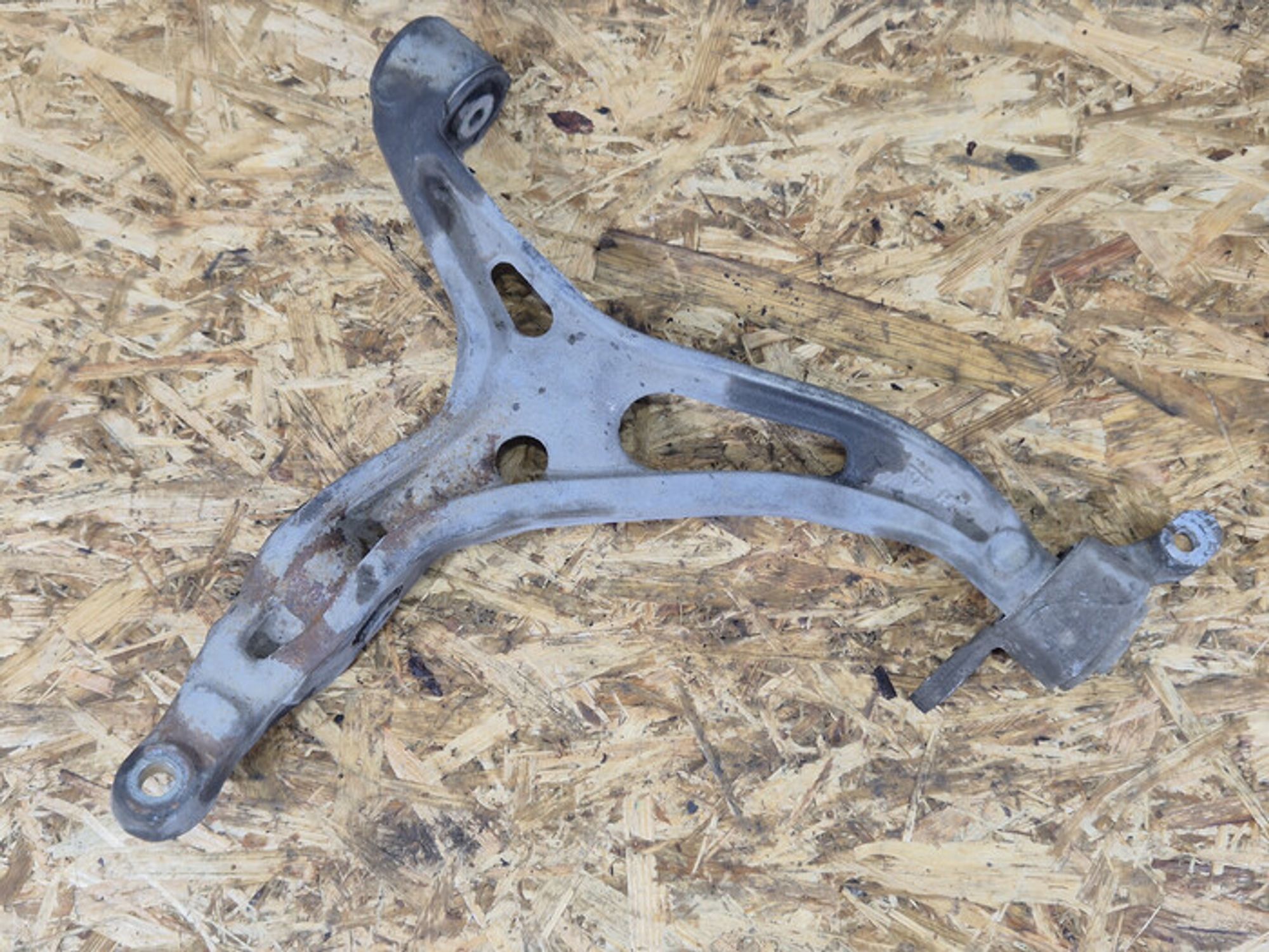 https://ycs.partsauto.market/partsauto-images/thmbs/78ee0fb3787e2dce013ed29fc8a1120c/76d1c0585bd29db09025463cebd5dbd7/fb148f1787d9d784f4552a617574c42a.jpg