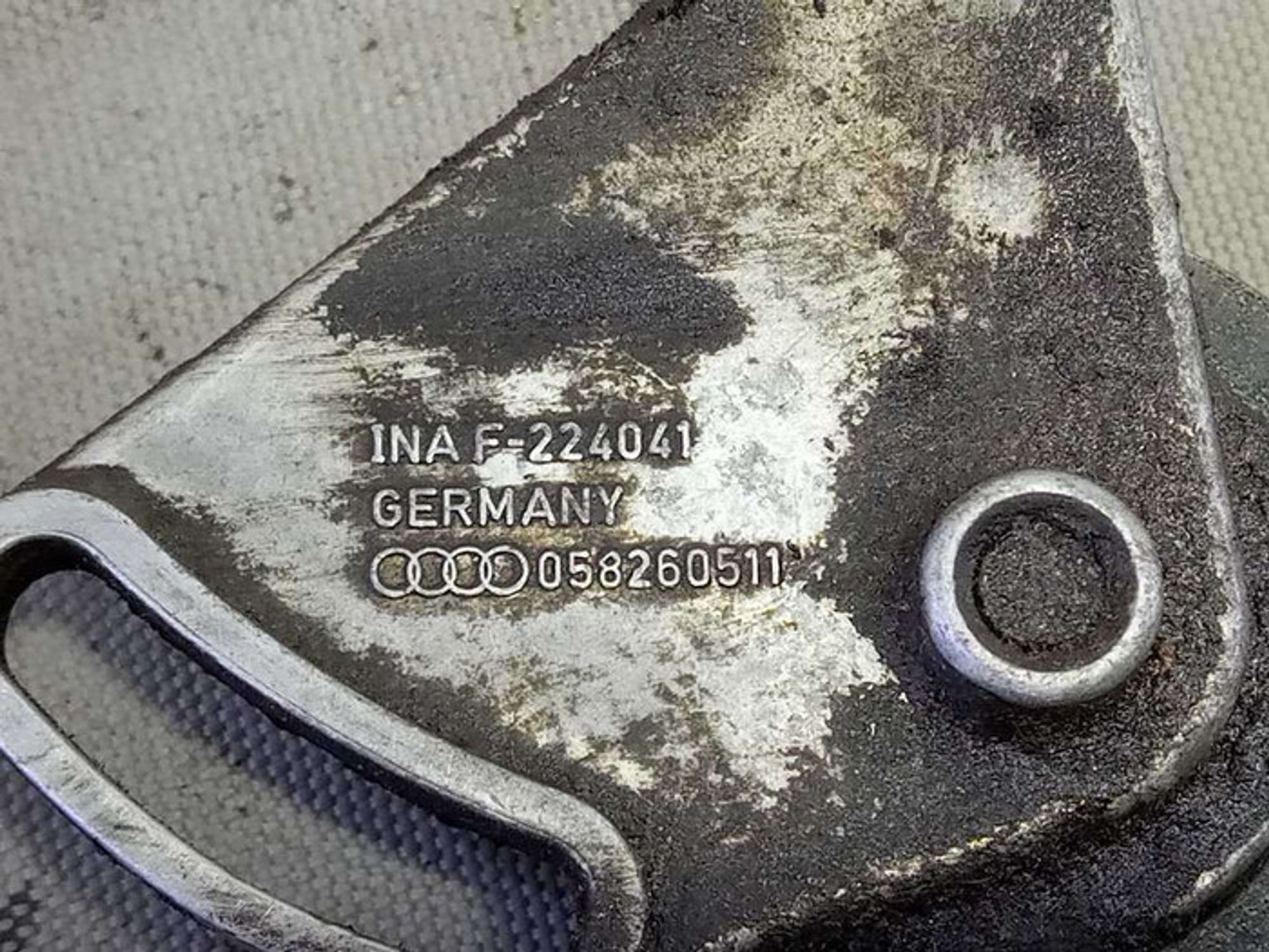 https://ycs.partsauto.market/partsauto-images/thmbs/78ee0fb3787e2dce013ed29fc8a1120c/86dc5316f09bff25e77f56ce84842906/c8c52bf83bab5782160593fc64e86af2.jpg