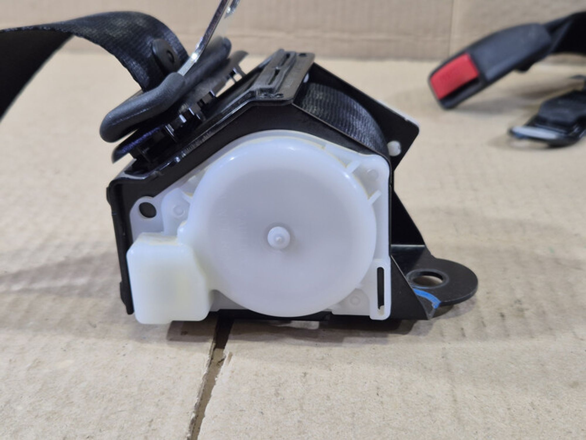 https://ycs.partsauto.market/partsauto-images/thmbs/78ee0fb3787e2dce013ed29fc8a1120c/8a7ec1bad6dc83db101e1081e3d79242/946979f482a280d08c22f703cb8a1b81.jpg