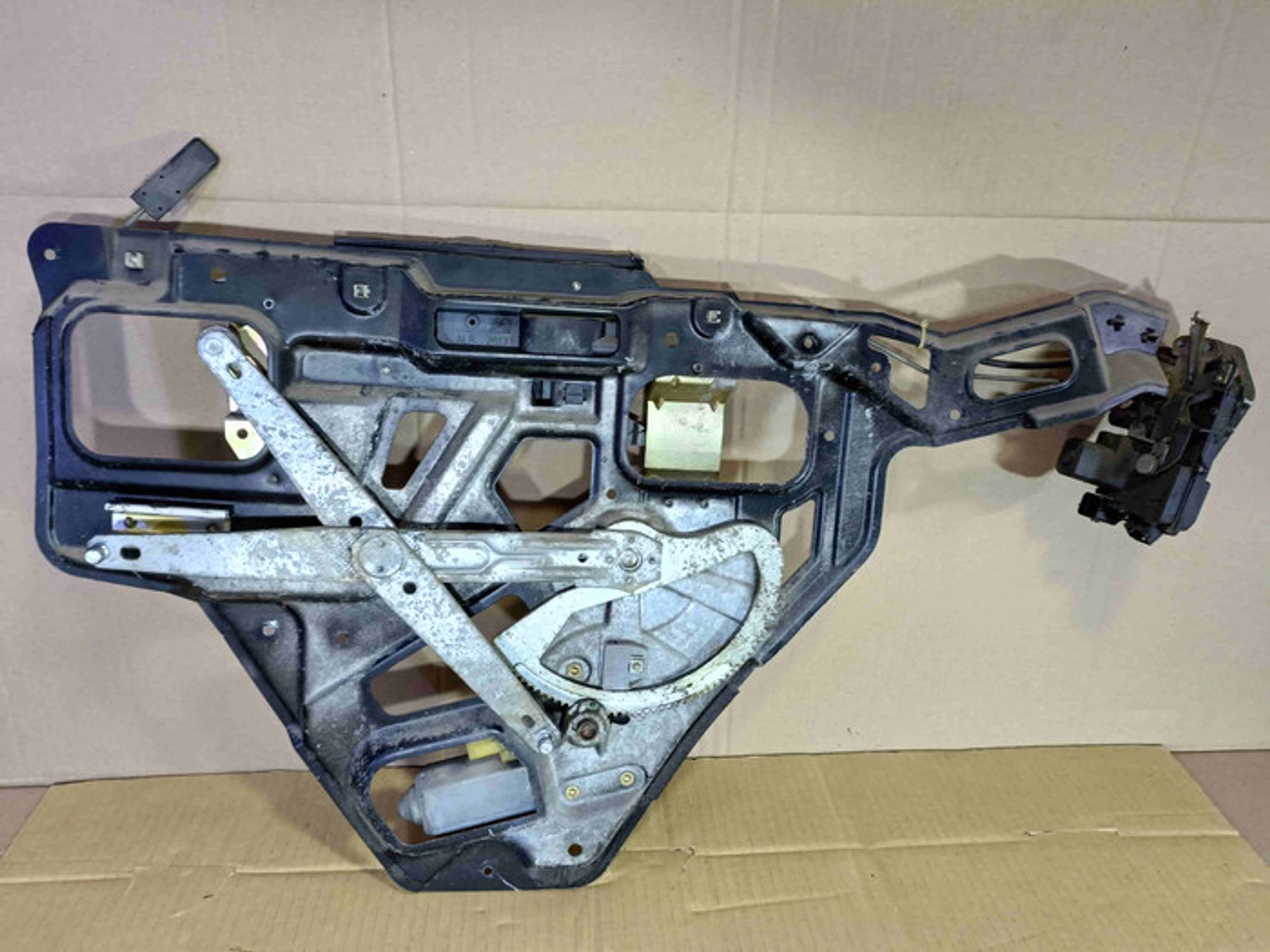 https://ycs.partsauto.market/partsauto-images/thmbs/78ee0fb3787e2dce013ed29fc8a1120c/904becb11da487f7e1f54be422061b6d/8a9cb6ee45082b090699f60997280042.jpg