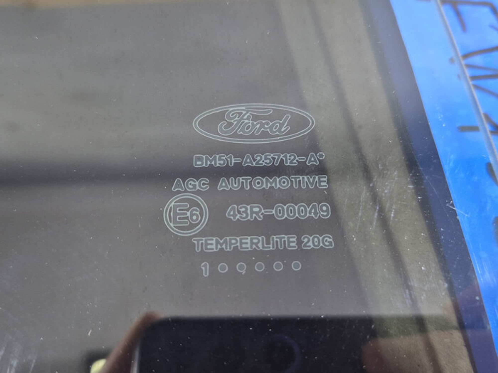 https://ycs.partsauto.market/partsauto-images/thmbs/78ee0fb3787e2dce013ed29fc8a1120c/93ee4f9bacb166e5360c33537eac9811/808dfe20e70f945a83873e440bc819ef.jpg