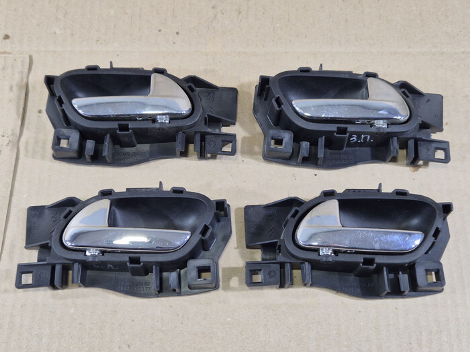 https://ycs.partsauto.market/partsauto-images/thmbs/78ee0fb3787e2dce013ed29fc8a1120c/9a5af82d00643bd8b3814bc0a020ecbf/0a4f670605cb6b6f0811227d65584b7e.jpg