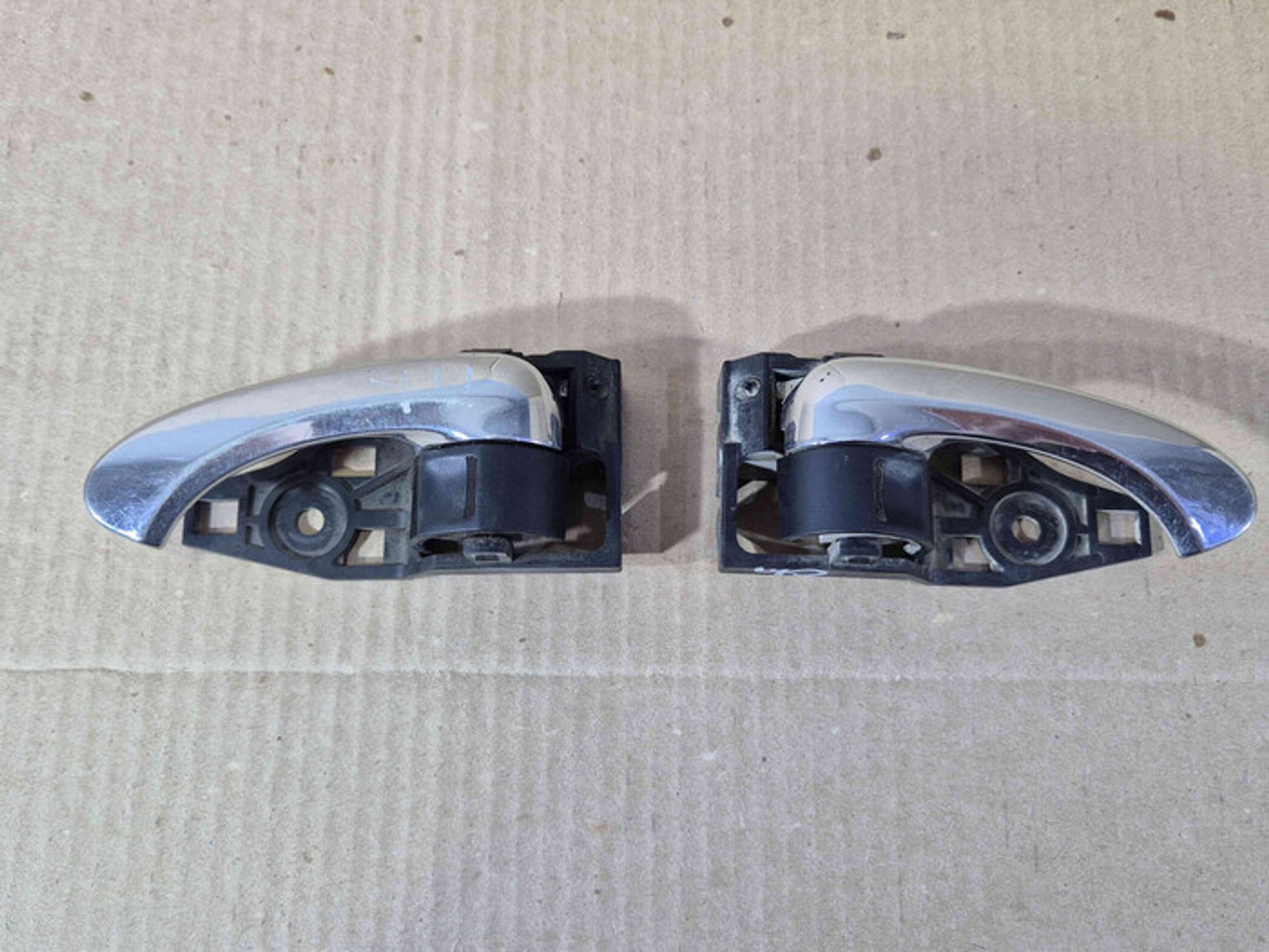 https://ycs.partsauto.market/partsauto-images/thmbs/78ee0fb3787e2dce013ed29fc8a1120c/9b321d64eaf7da95d5d0d5ff9817b966/2bd054529b2765dcbd4ce1ba59a17ac2.jpg