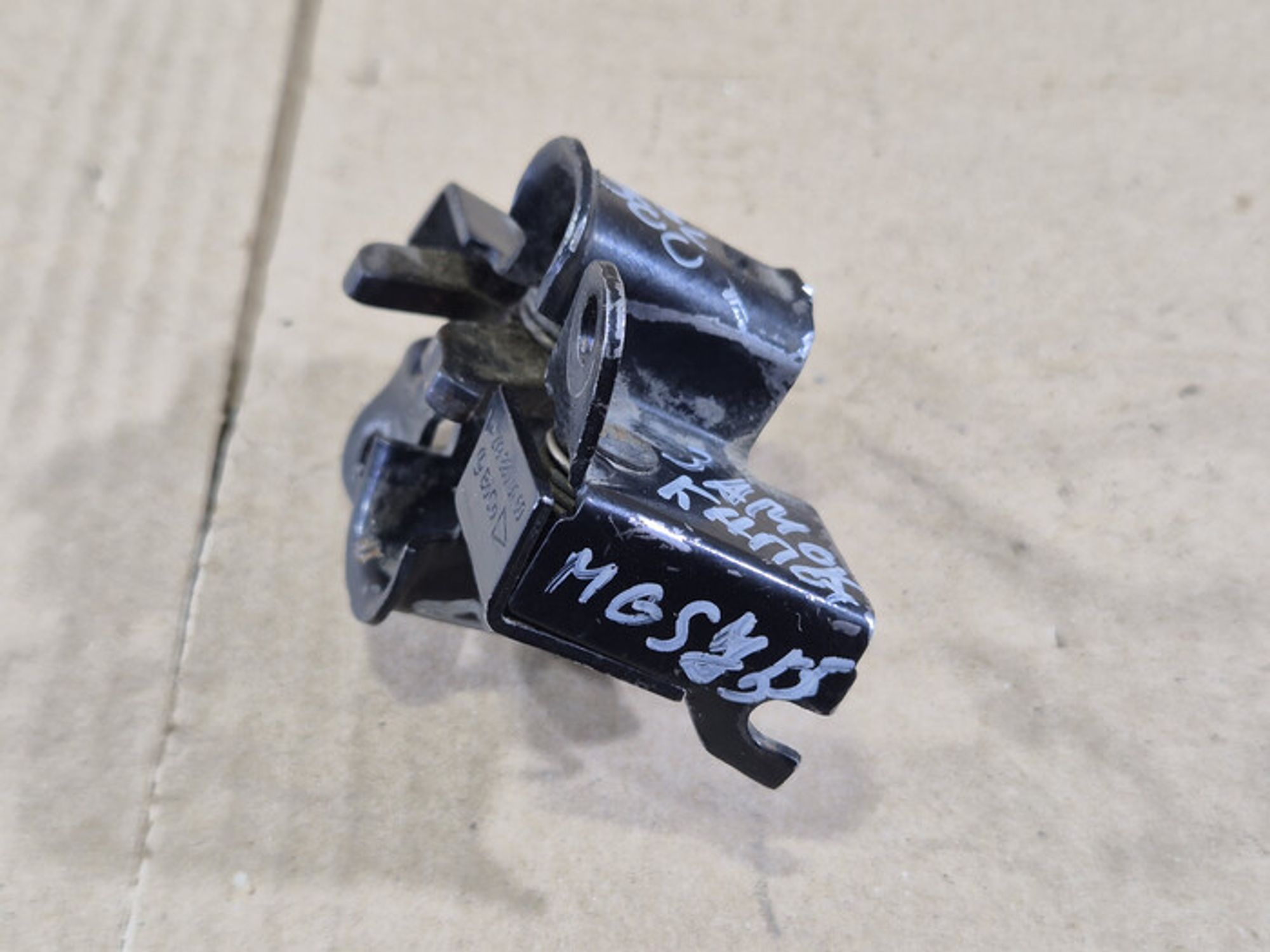 https://ycs.partsauto.market/partsauto-images/thmbs/78ee0fb3787e2dce013ed29fc8a1120c/a35c9fd76d047f324552dfa795be1095/8bbe3b6341953e3627d6f8b66a15b55f.jpg