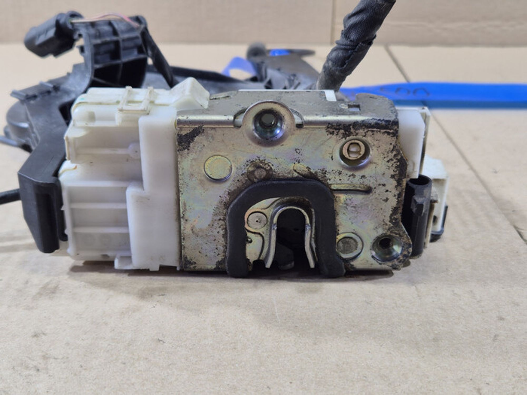 https://ycs.partsauto.market/partsauto-images/thmbs/78ee0fb3787e2dce013ed29fc8a1120c/a3e2ec2e34795d8aff0ee005f37641c6/19ecf199b1c1b8a9aaf3b3271801e097.jpg