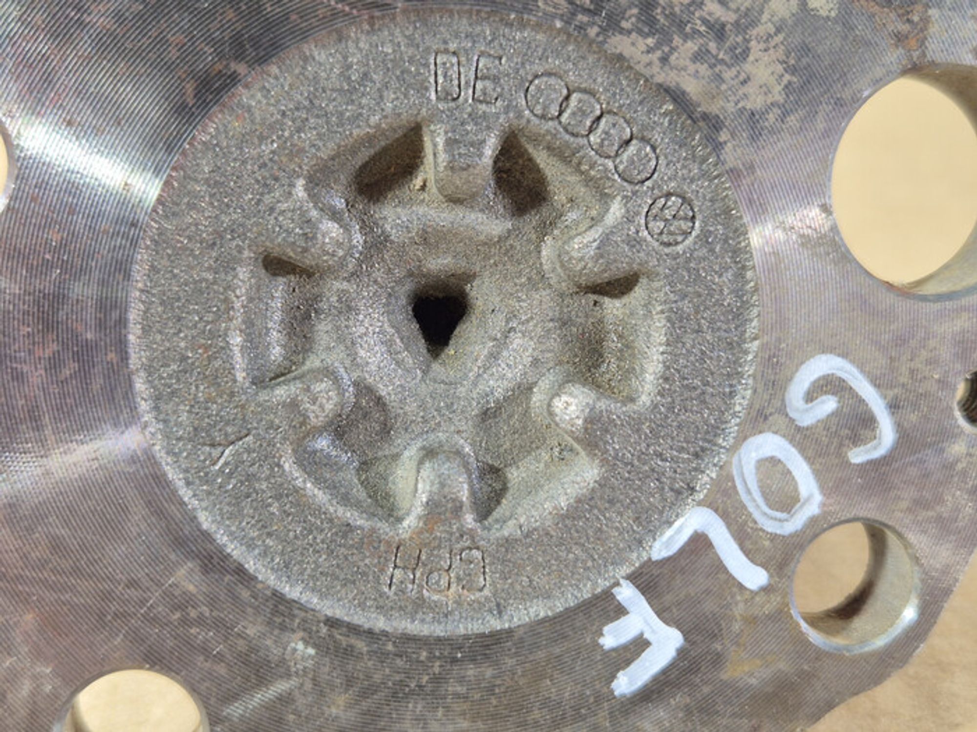 https://ycs.partsauto.market/partsauto-images/thmbs/78ee0fb3787e2dce013ed29fc8a1120c/a41ddff32c8cab46ef2f15175959f203/32e0d126d78f3b94e0bc715e4375e9cf.jpg