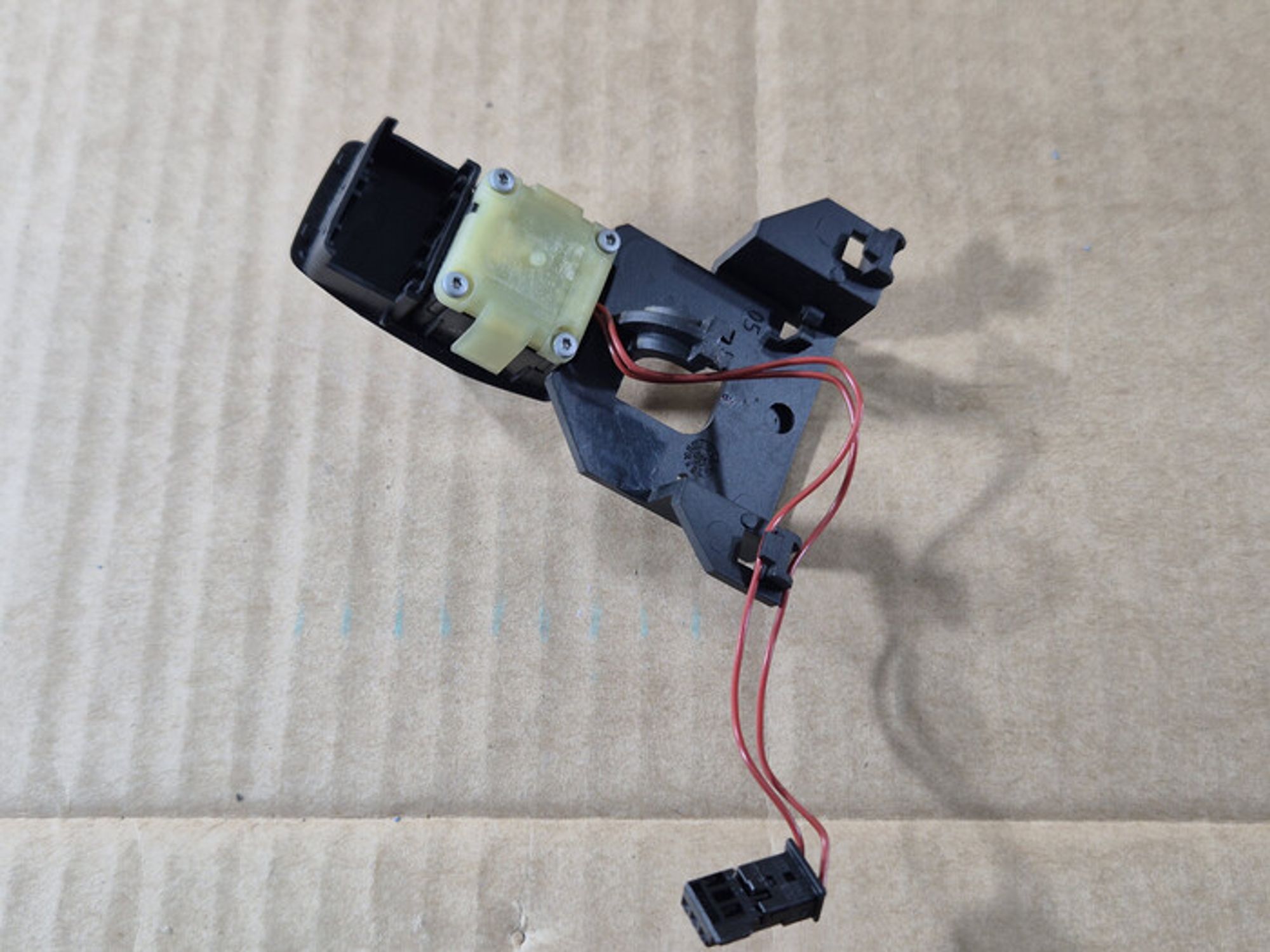 https://ycs.partsauto.market/partsauto-images/thmbs/78ee0fb3787e2dce013ed29fc8a1120c/ad31b50cbff570efe3c2befb4aad1e16/47d5e52c2480d8f6680e77b9ccfb18ae.jpg