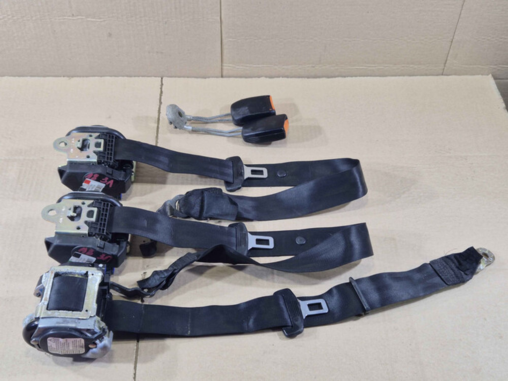 https://ycs.partsauto.market/partsauto-images/thmbs/78ee0fb3787e2dce013ed29fc8a1120c/b682cfefce5cacec07f6e4c43dcf2dea/04ea47de69d831c296017d8b0b0d0d15.jpg