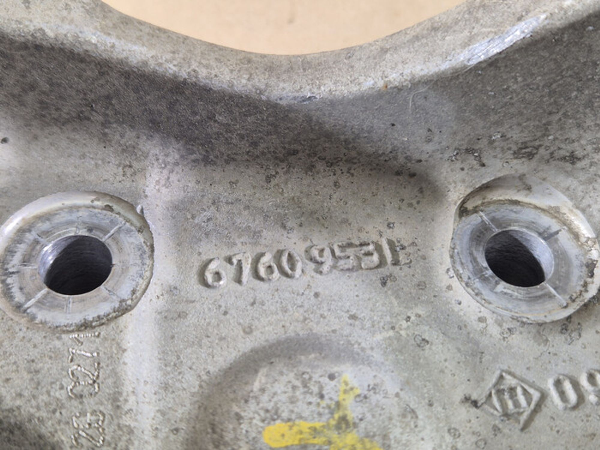 https://ycs.partsauto.market/partsauto-images/thmbs/78ee0fb3787e2dce013ed29fc8a1120c/babab35e42e6f31693a54f3ddae459be/8d286520acec34a927027e870260f761.jpg