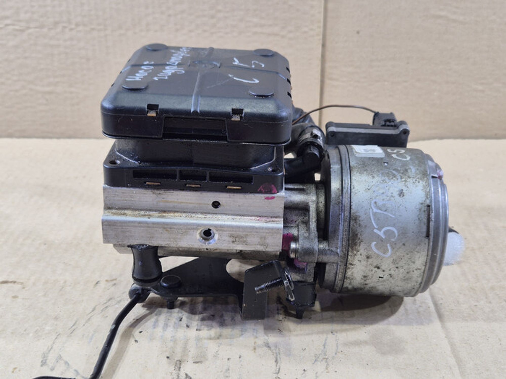 https://ycs.partsauto.market/partsauto-images/thmbs/78ee0fb3787e2dce013ed29fc8a1120c/bda825858c27c4b328ff3c2aea6e0d32/242798f8a08eecad744b2d4131e1215b.jpg