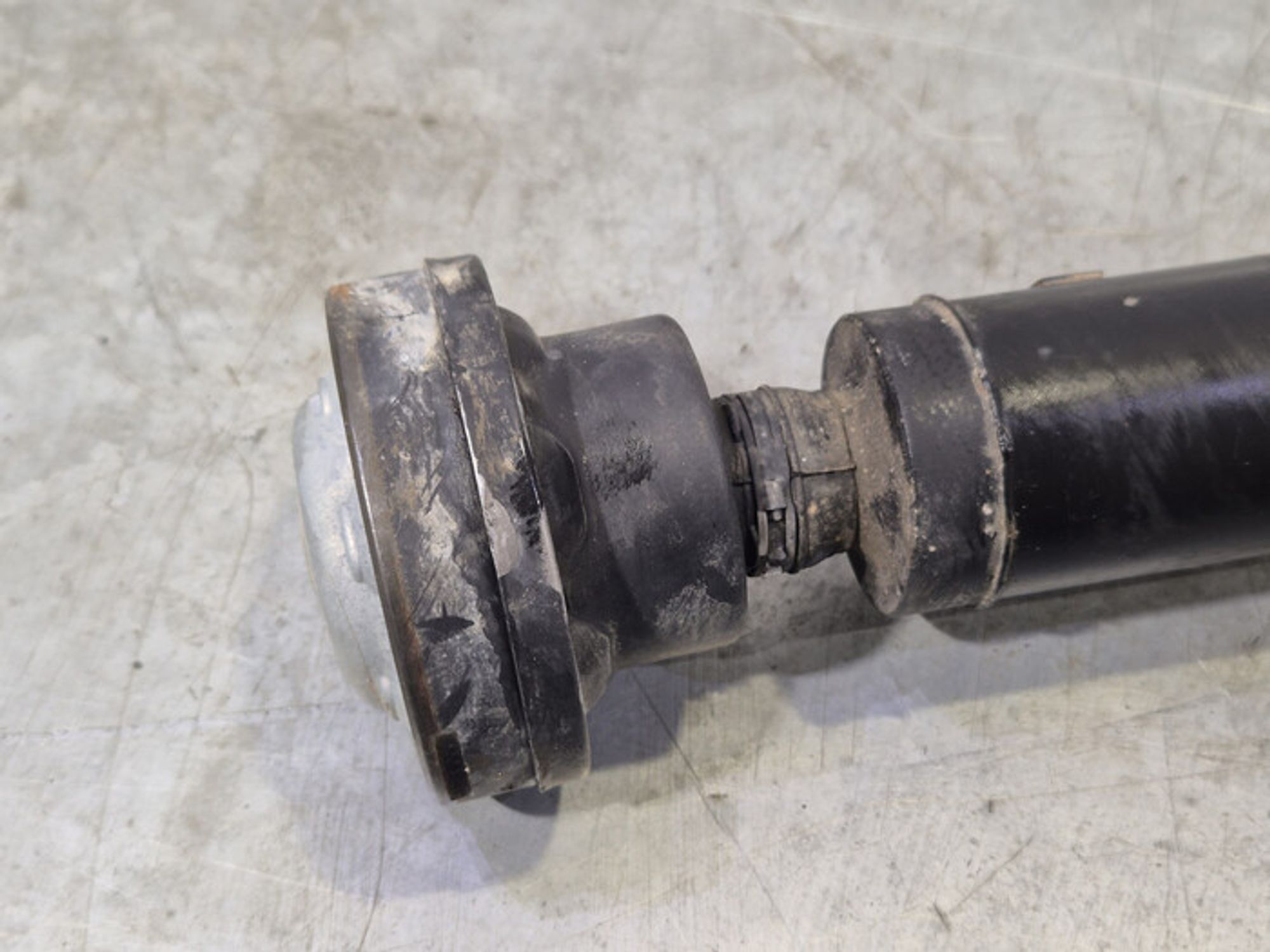 https://ycs.partsauto.market/partsauto-images/thmbs/78ee0fb3787e2dce013ed29fc8a1120c/c223b9bc8ce4279d1cff5fc8fc7b40d3/dbf133ef5f5e9c3a8e2b5d357fccb3fa.jpg