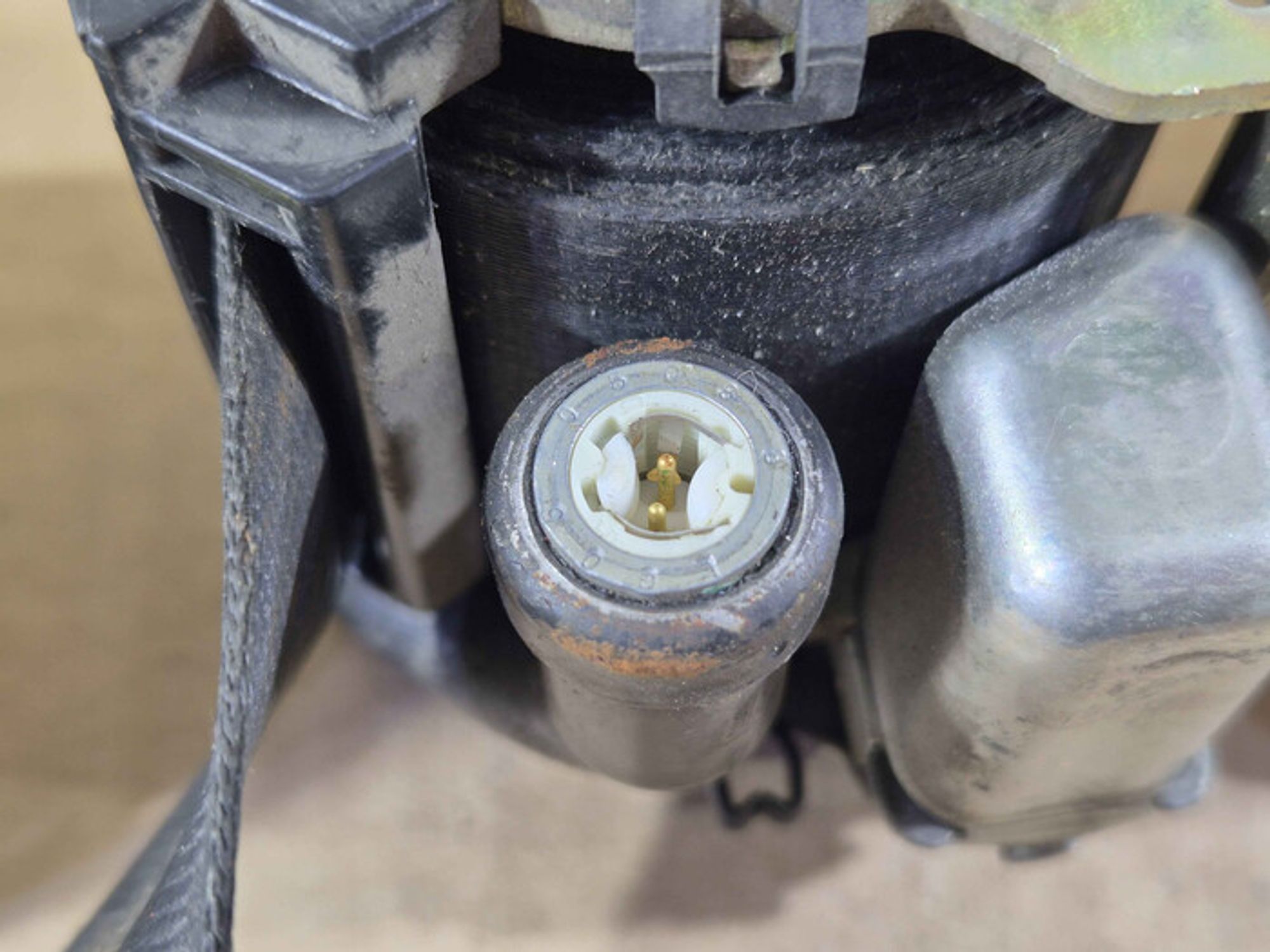 https://ycs.partsauto.market/partsauto-images/thmbs/78ee0fb3787e2dce013ed29fc8a1120c/c66e80f0f8e118cf629d6ebbb57a2f66/29b61704f4d722cb9220c7a2f5fc885c.jpg