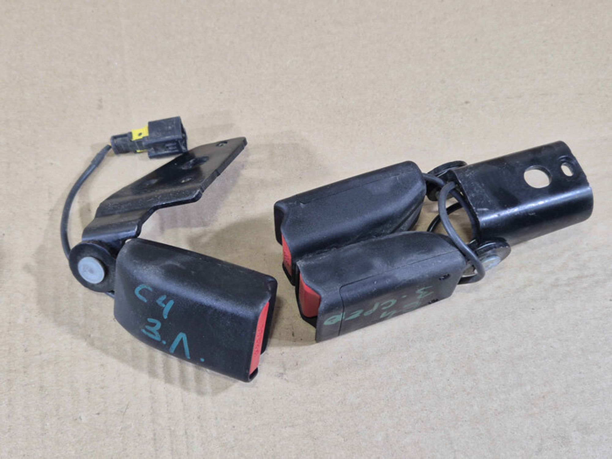 https://ycs.partsauto.market/partsauto-images/thmbs/78ee0fb3787e2dce013ed29fc8a1120c/c66e80f0f8e118cf629d6ebbb57a2f66/92205a81df9d57d39a33bb8d24b304b8.jpg