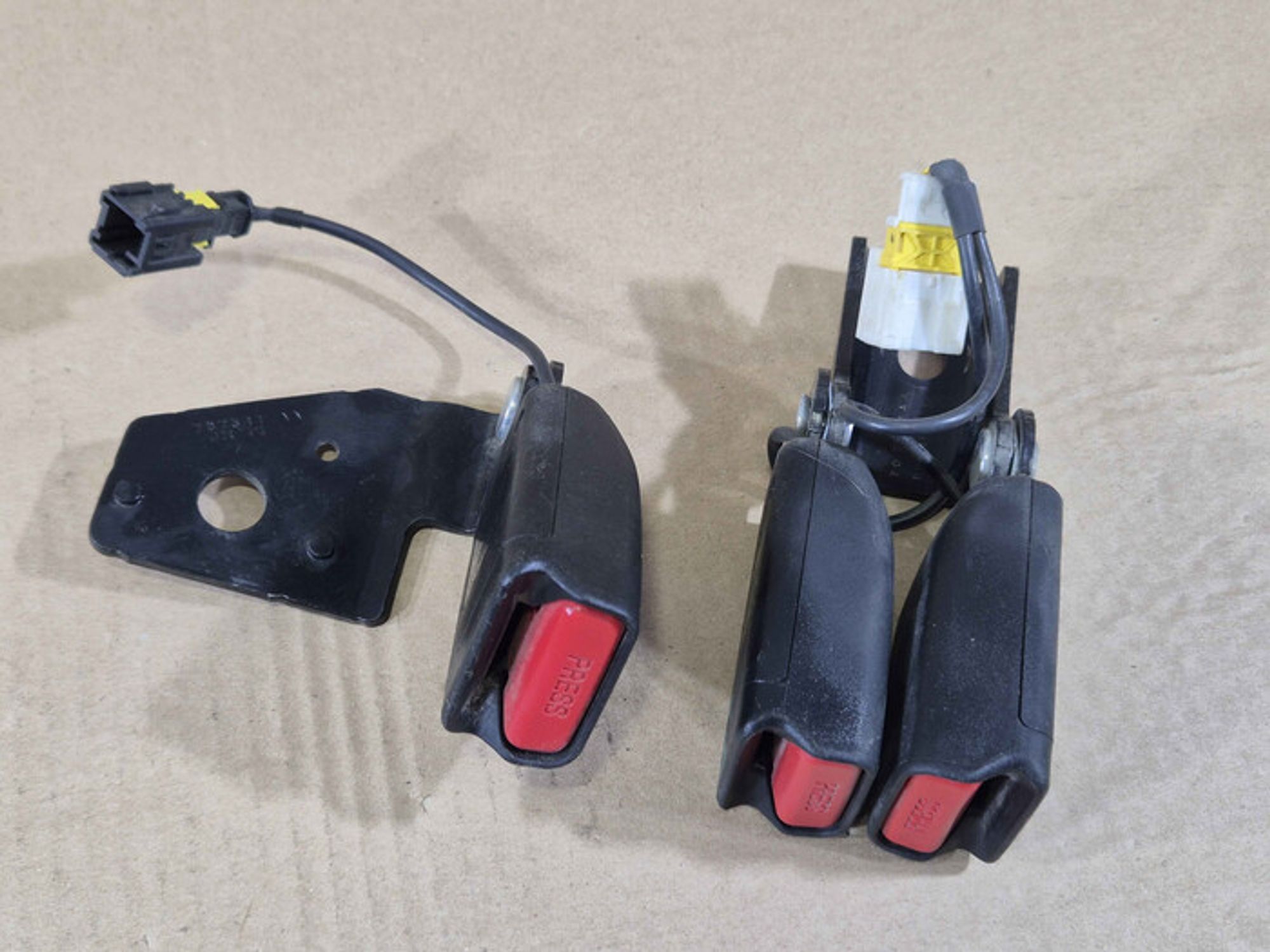 https://ycs.partsauto.market/partsauto-images/thmbs/78ee0fb3787e2dce013ed29fc8a1120c/c66e80f0f8e118cf629d6ebbb57a2f66/db832c91c191b57f9aa503fcba57b779.jpg