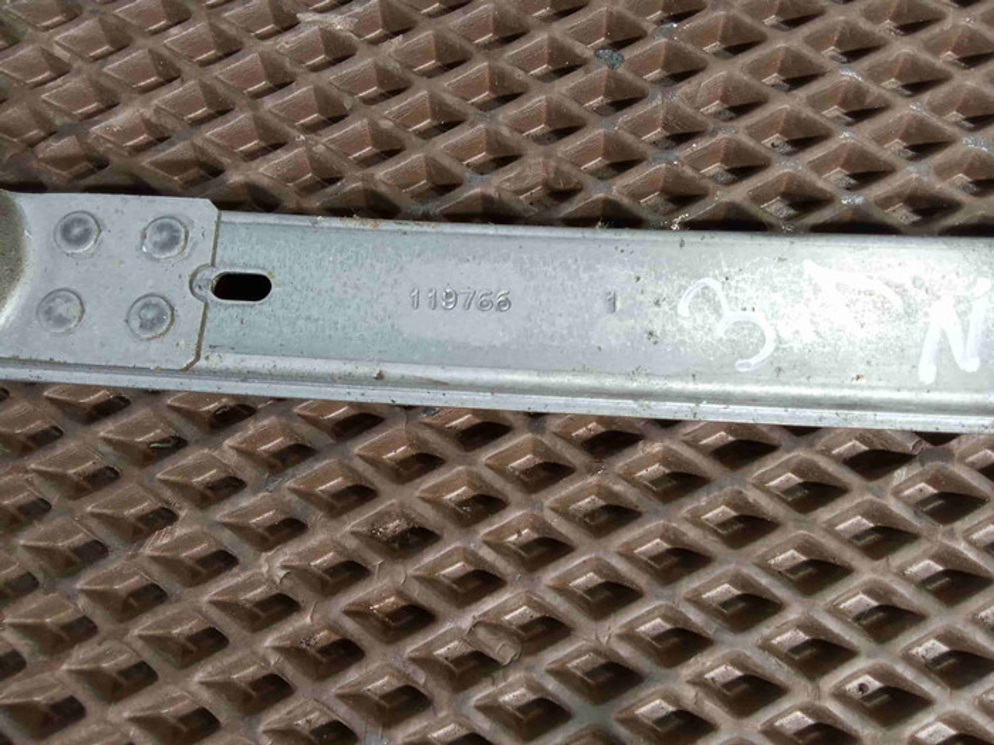 https://ycs.partsauto.market/partsauto-images/thmbs/78ee0fb3787e2dce013ed29fc8a1120c/c6f7e7b91f4c02564ee925d936fd4bfd/373812183399e0ae700149420b5524fe.jpg