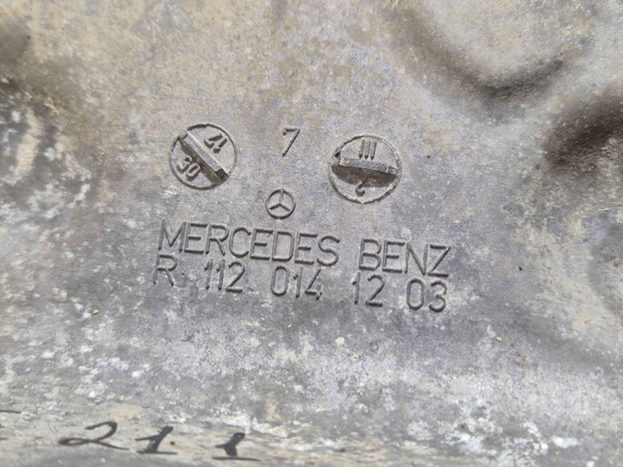 https://ycs.partsauto.market/partsauto-images/thmbs/78ee0fb3787e2dce013ed29fc8a1120c/cbb3ddcfd5e296d8ab30dc85893635a9/5b3a6db7a31a03cd4769acaed86cd7e3.jpg