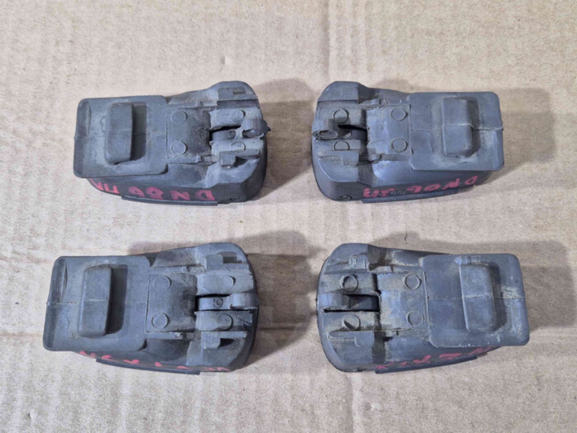 https://ycs.partsauto.market/partsauto-images/thmbs/78ee0fb3787e2dce013ed29fc8a1120c/cbbc58df921f001e0159cdf630795881/eaba70b50d087e141854d569ac380386.jpg