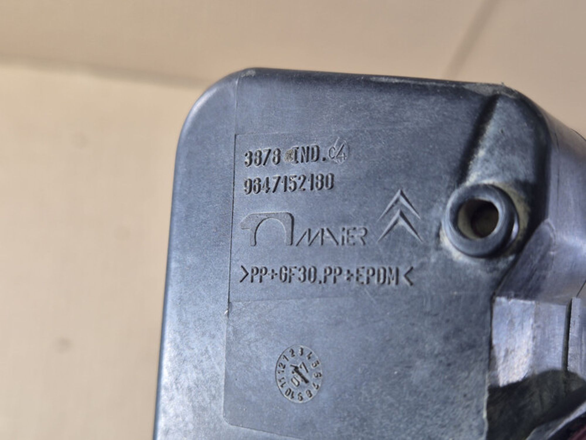 https://ycs.partsauto.market/partsauto-images/thmbs/78ee0fb3787e2dce013ed29fc8a1120c/ce19a5d0b9207f2525319f84d3fe73a6/8af37683327e8af59973f7b3277b1d70.jpg