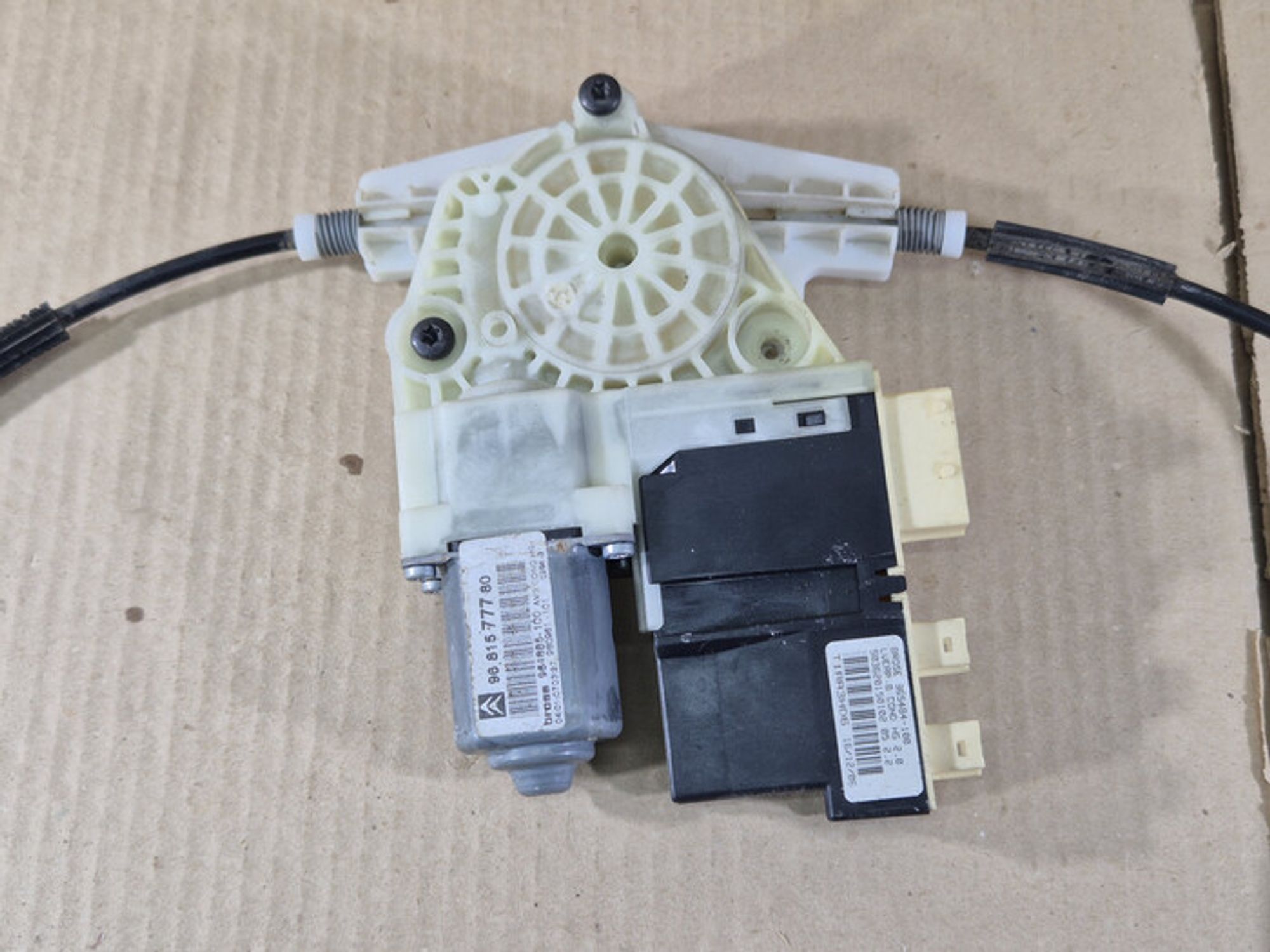 https://ycs.partsauto.market/partsauto-images/thmbs/78ee0fb3787e2dce013ed29fc8a1120c/cef8324b44573240835ab25faec6bb98/184485f14195ae3441cfbd8ff9df2373.jpg