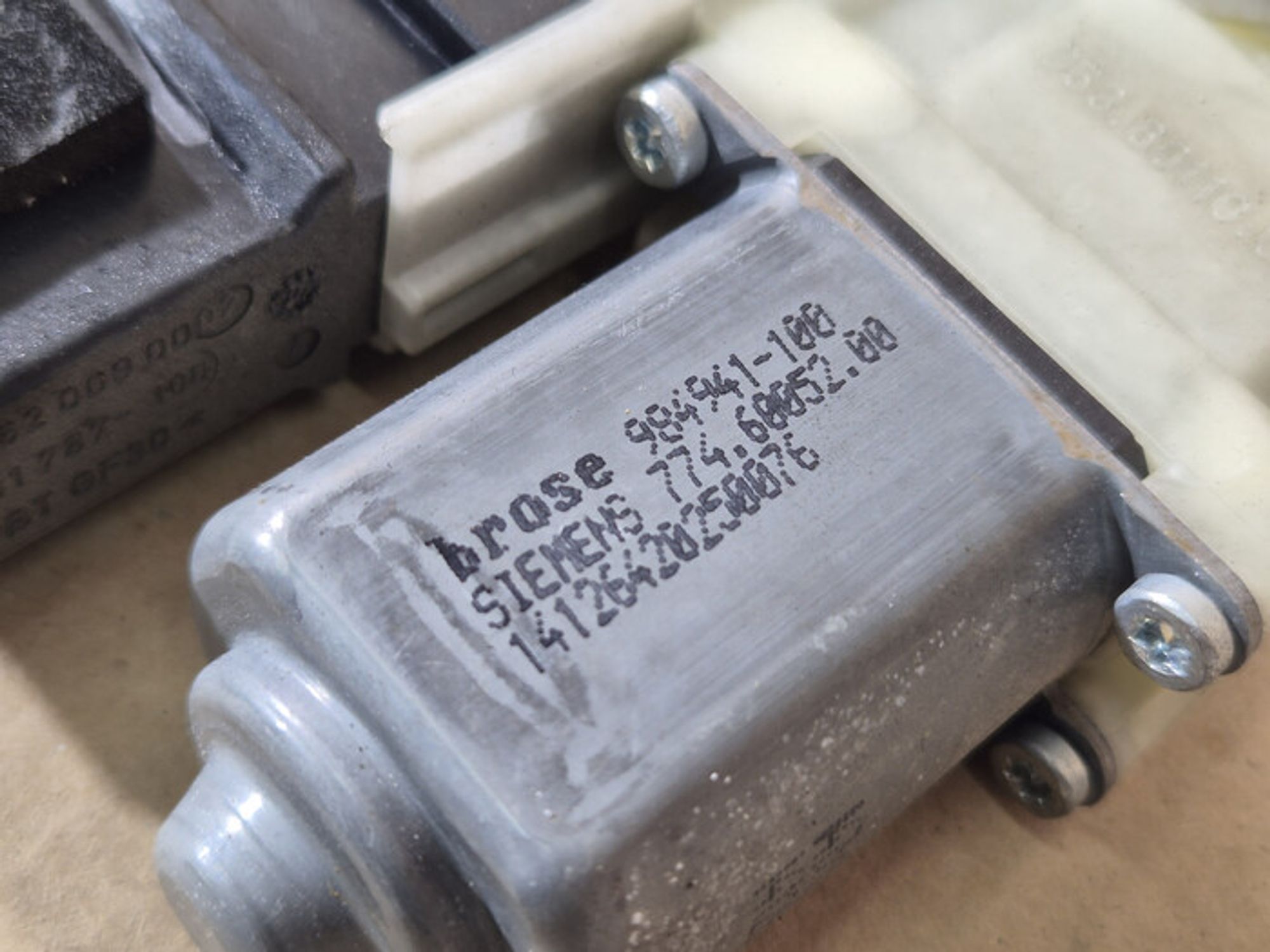 https://ycs.partsauto.market/partsauto-images/thmbs/78ee0fb3787e2dce013ed29fc8a1120c/cef8324b44573240835ab25faec6bb98/6db459fde33451deaca36fddda29b3c3.jpg
