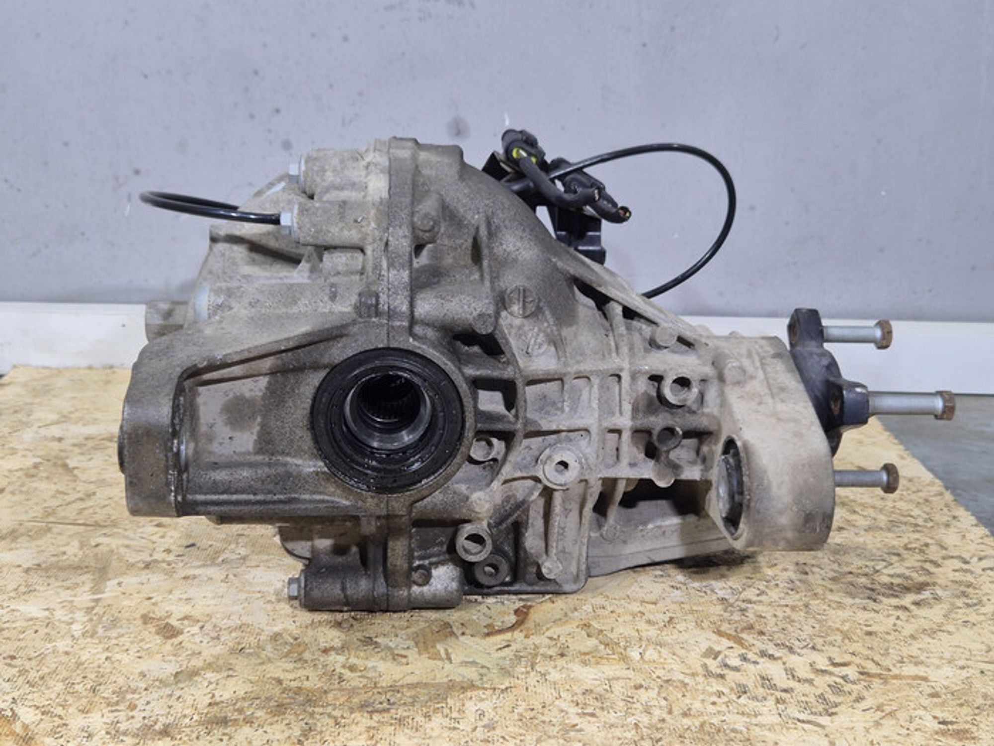 https://ycs.partsauto.market/partsauto-images/thmbs/78ee0fb3787e2dce013ed29fc8a1120c/d00463dd9d0f3b42507dbac20d1b2aaf/7ef2d03a79ee14820c847696b65506e3.jpg