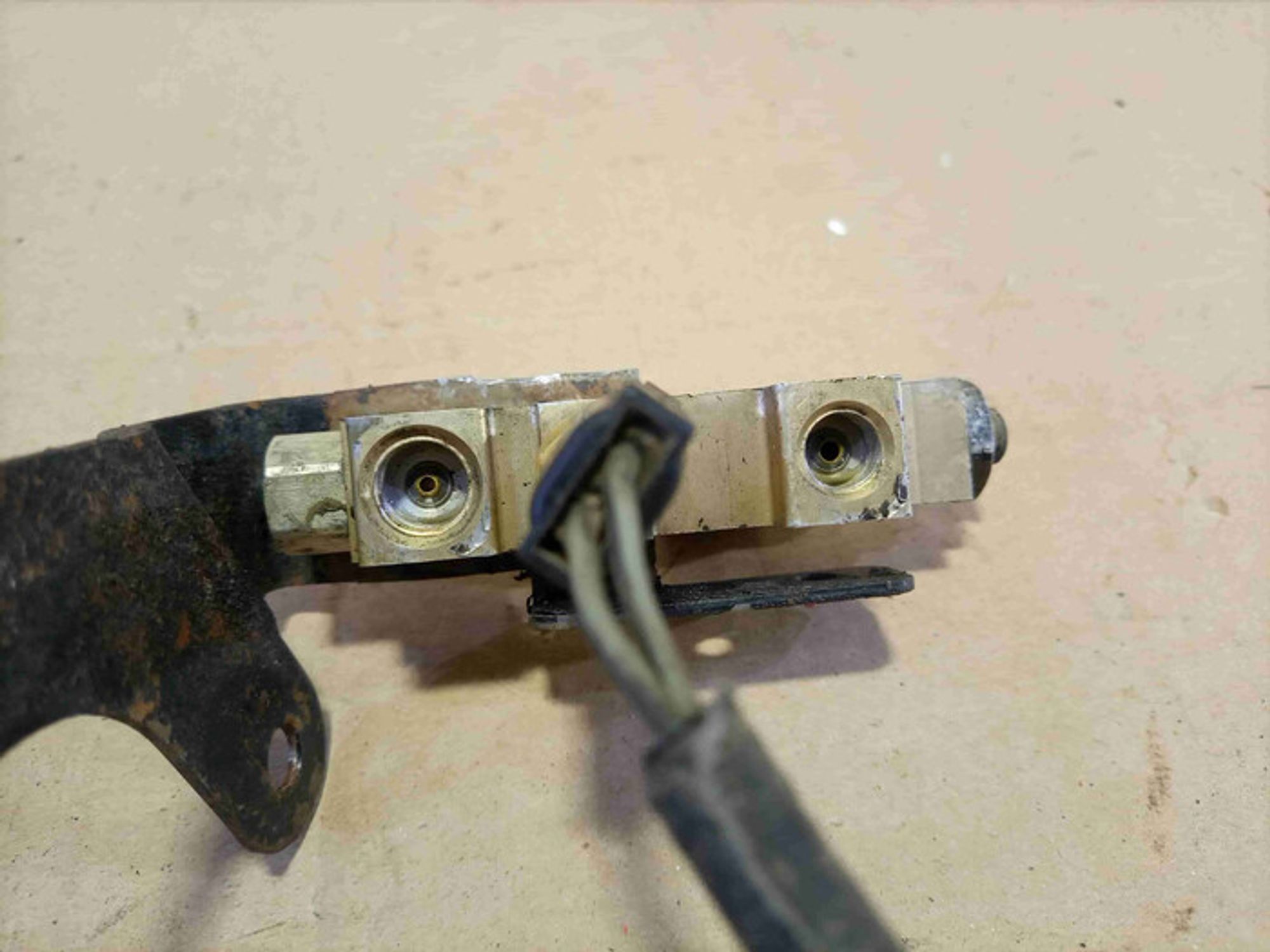 https://ycs.partsauto.market/partsauto-images/thmbs/78ee0fb3787e2dce013ed29fc8a1120c/d406f7ee03ccdd4d63c5fe8bdf819637/db56f91845b8a87571022a1b6e5b8502.jpg